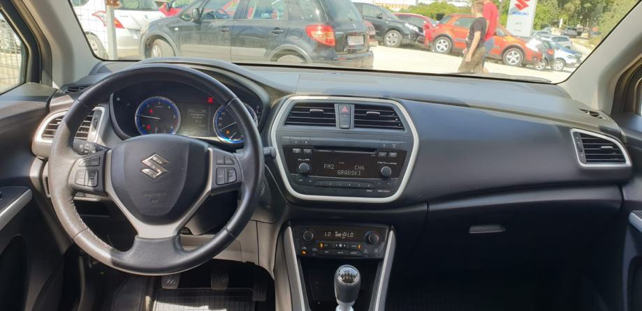 Suzuki SX4 S-Cross 1,6, fotografija 7