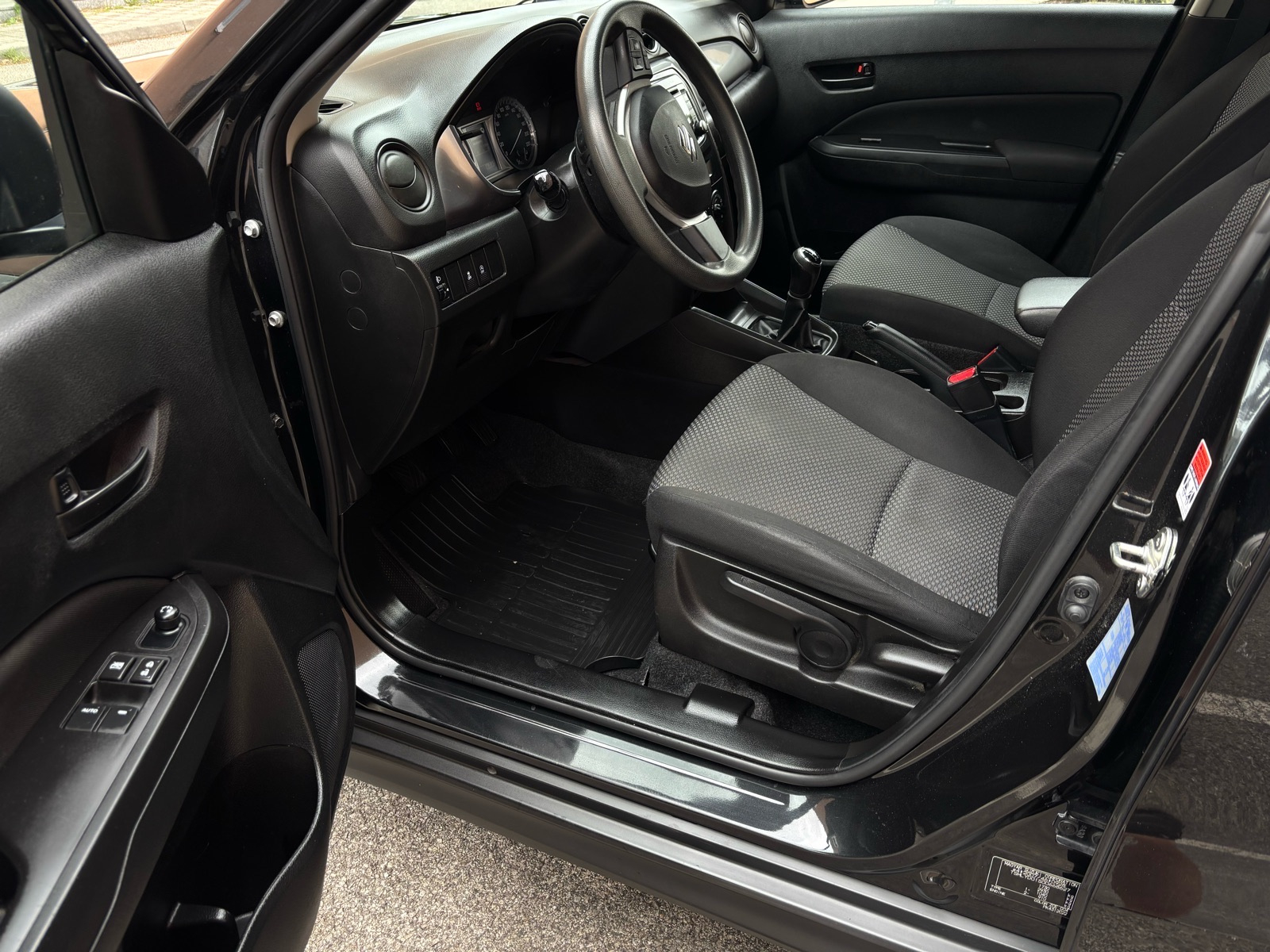 Suzuki Vitara 1,0 Gl Hr auto,servisna knjižica, fotografija 8