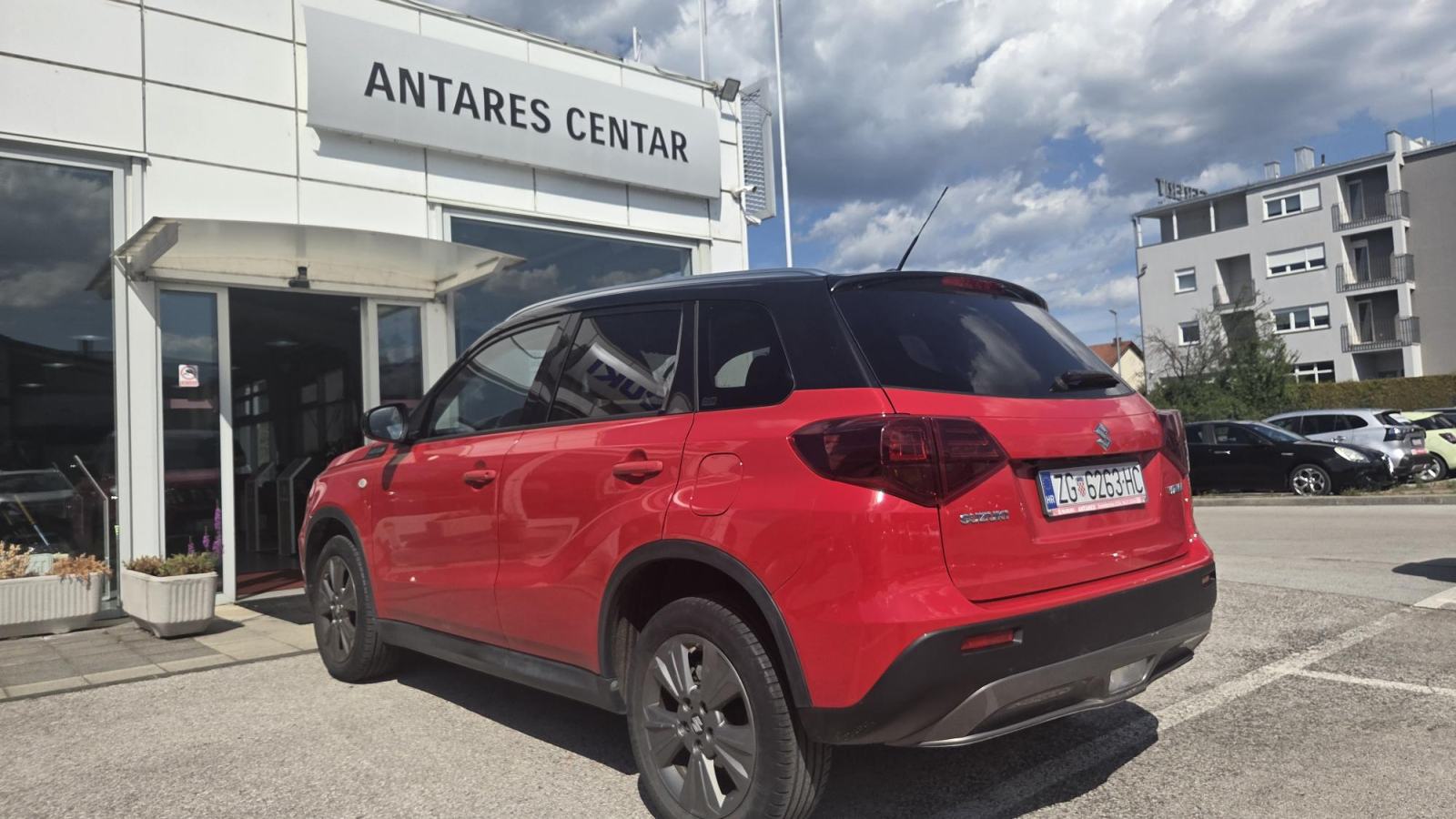 Suzuki Vitara 1,0 GL+ PREMIUM, fotografija 3