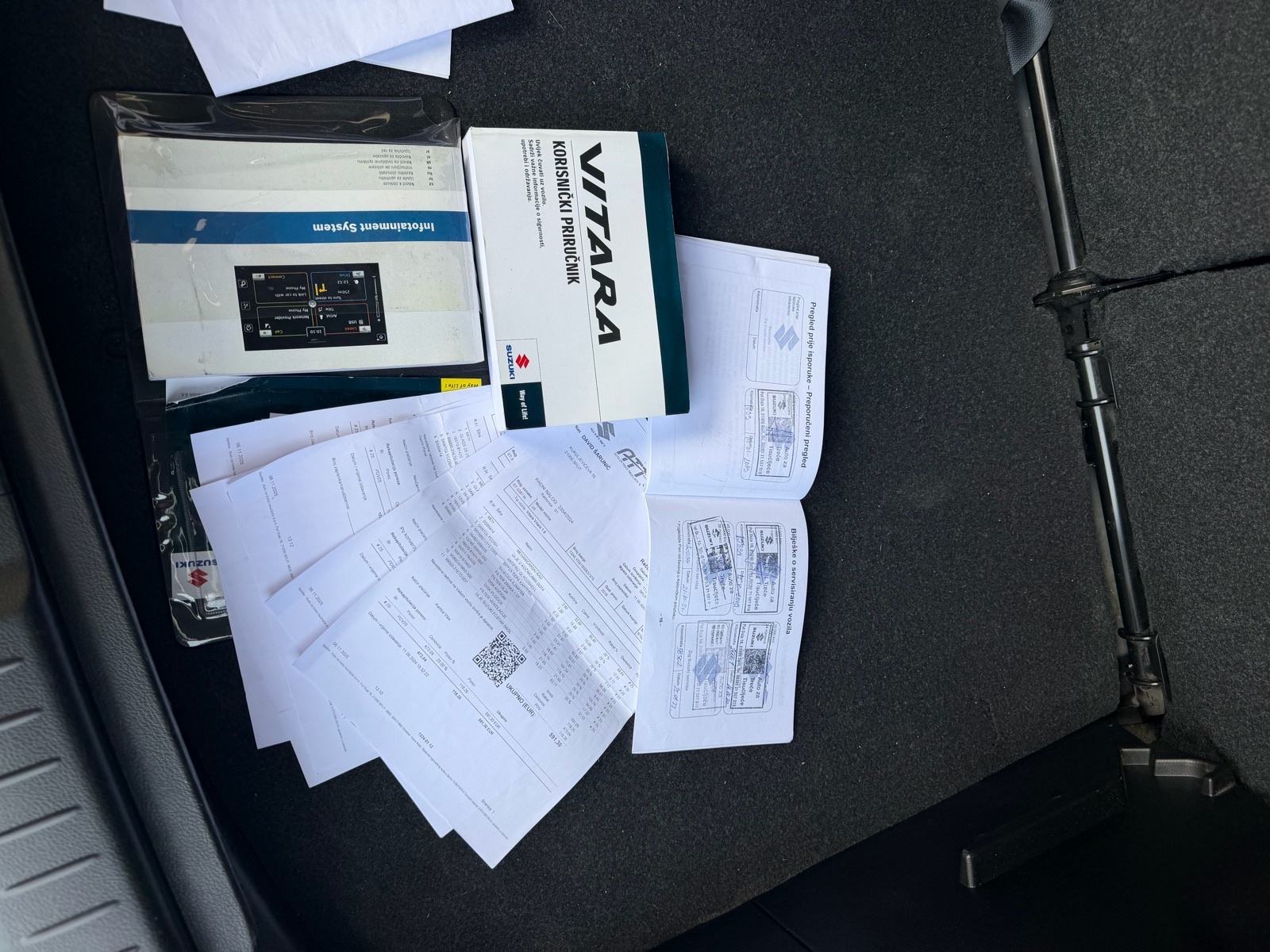 SUZUKI VITARA 1.0 *PREMIUM*FACELIFT*HR VOZILO*, fotografija 15