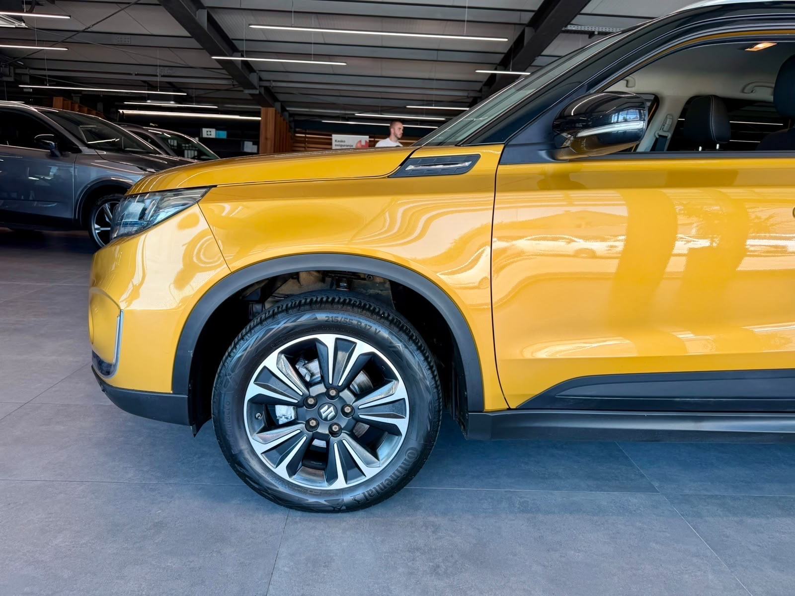 Suzuki Vitara 1,4 4WD HYBRID • NAVI • SERVISNA • KAMERA • LEASING, fotografija 10
