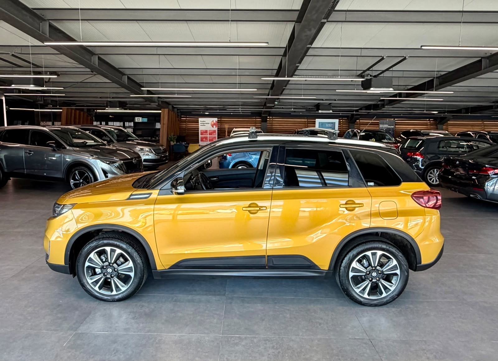 Suzuki Vitara 1,4 4WD HYBRID • NAVI • SERVISNA • KAMERA • LEASING, fotografija 4