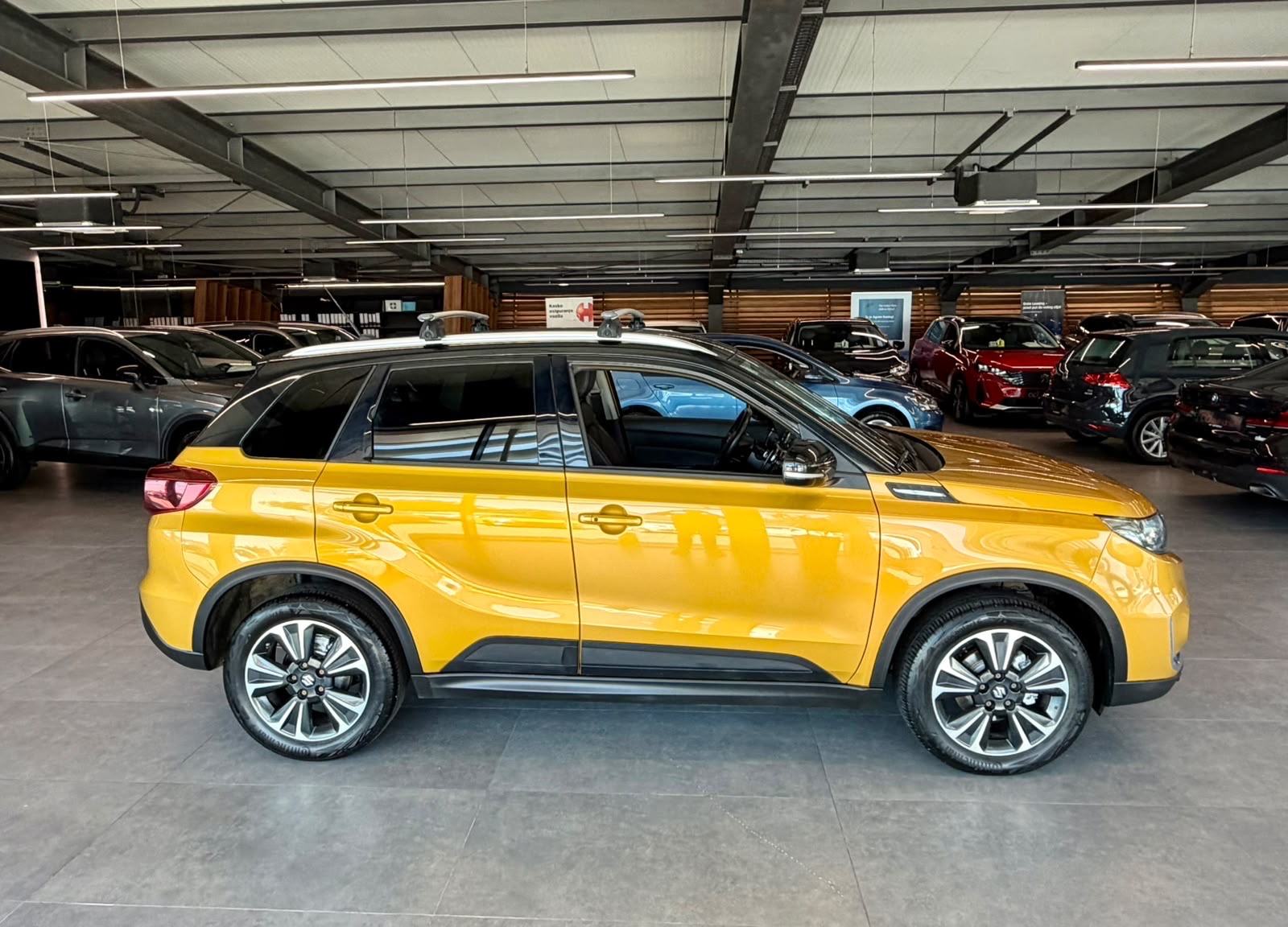 Suzuki Vitara 1,4 4WD HYBRID • NAVI • SERVISNA • KAMERA • LEASING, fotografija 7