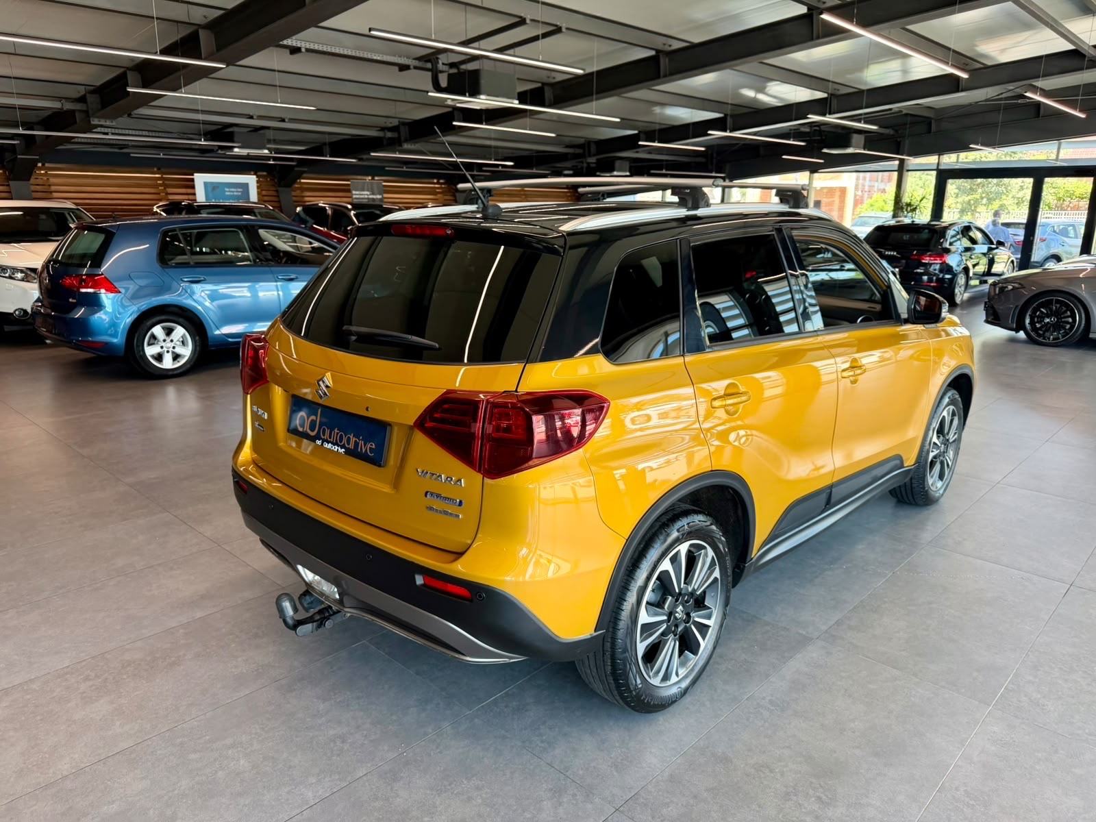 Suzuki Vitara 1,4 4WD HYBRID • NAVI • SERVISNA • KAMERA • LEASING, fotografija 6