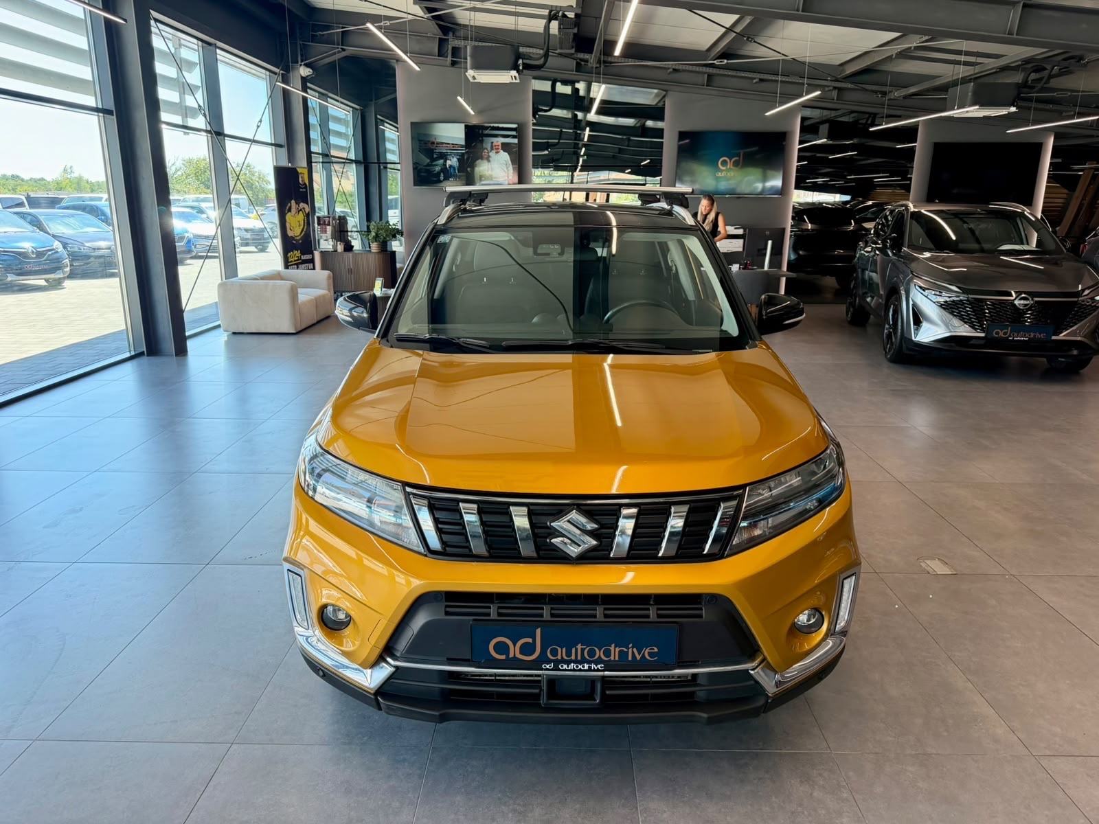Suzuki Vitara 1,4 4WD HYBRID • NAVI • SERVISNA • KAMERA • LEASING, fotografija 3