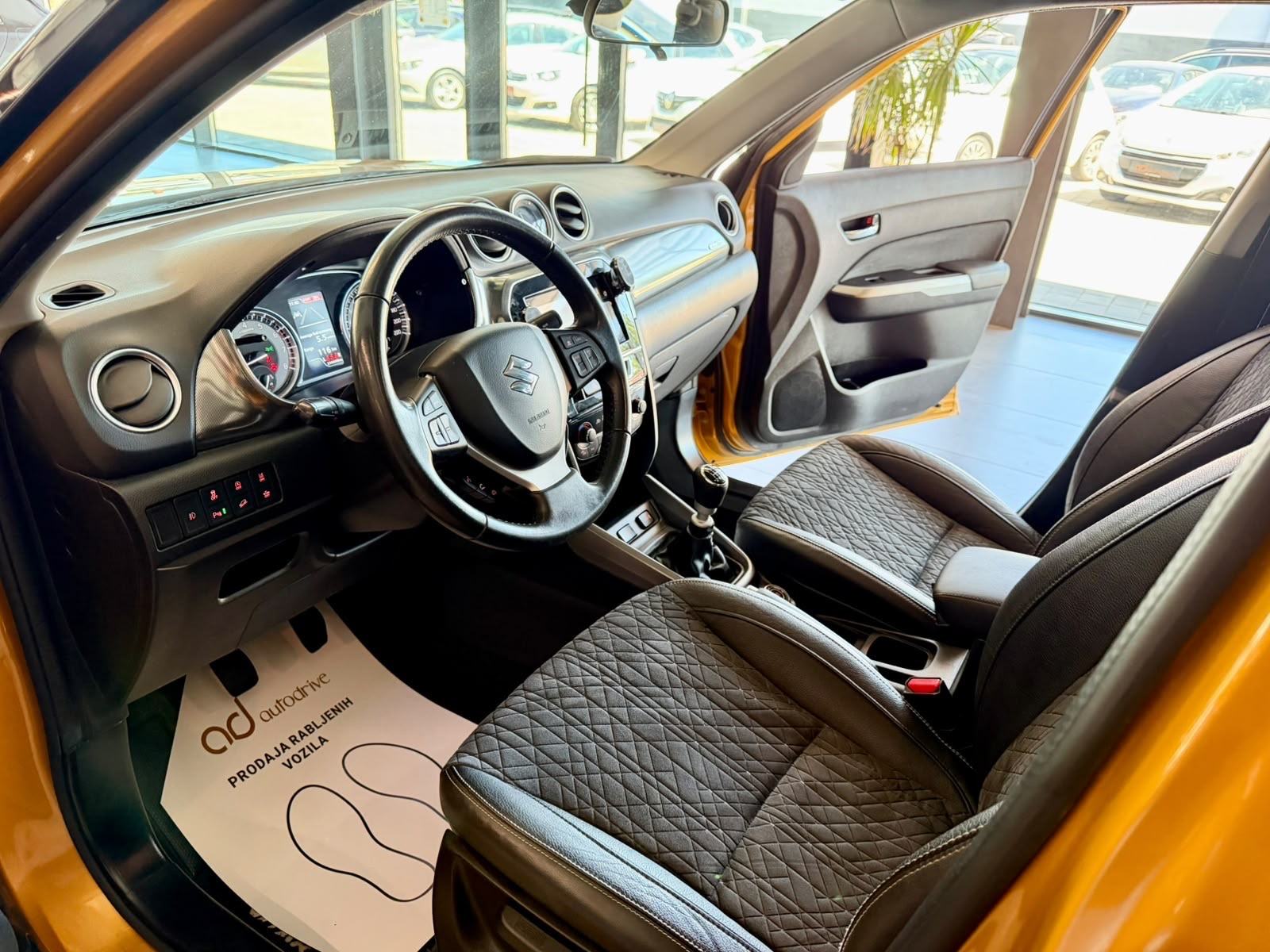 Suzuki Vitara 1,4 4WD HYBRID • NAVI • SERVISNA • KAMERA • LEASING, fotografija 12