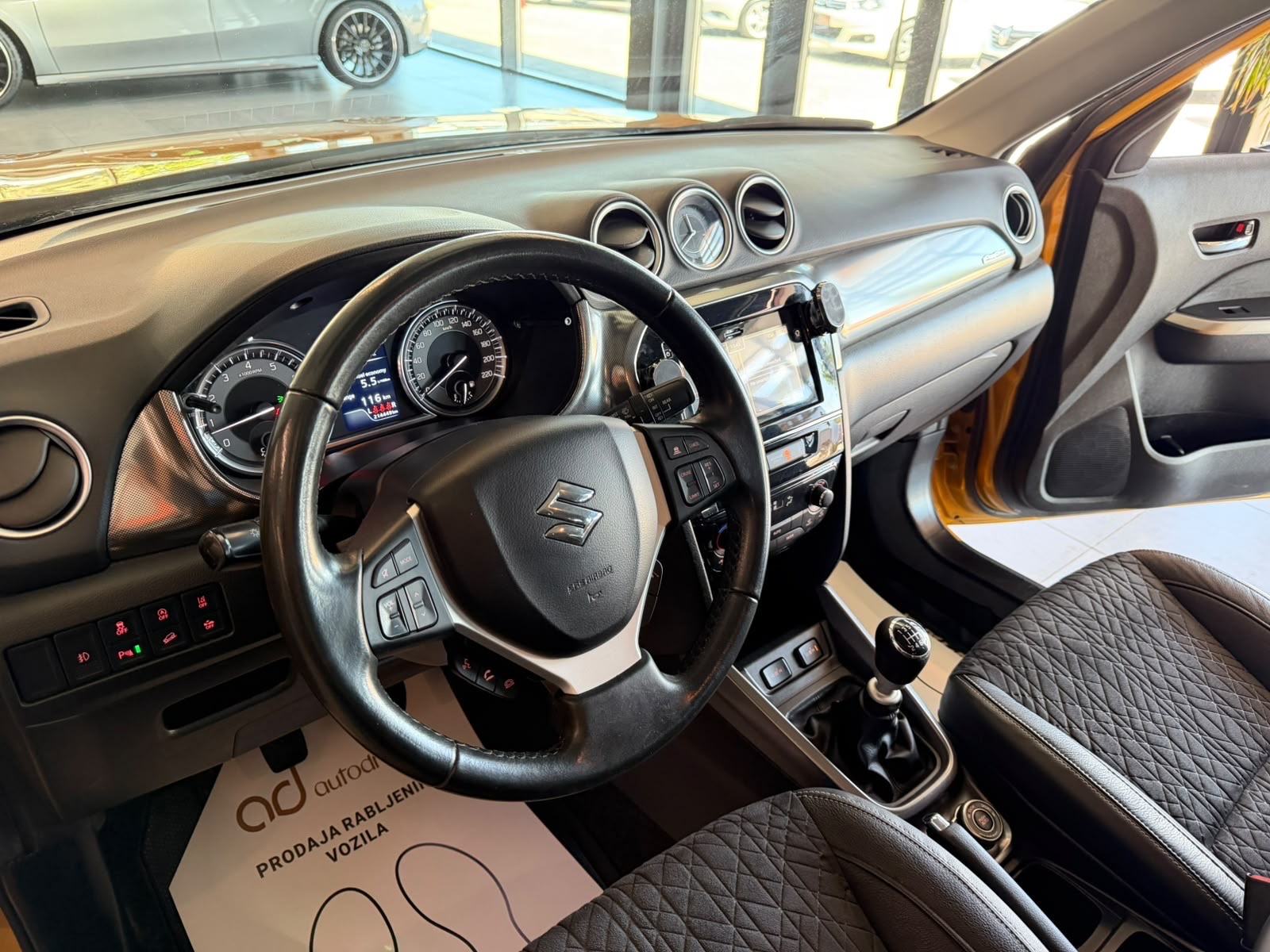 Suzuki Vitara 1,4 4WD HYBRID • NAVI • SERVISNA • KAMERA • LEASING, fotografija 13
