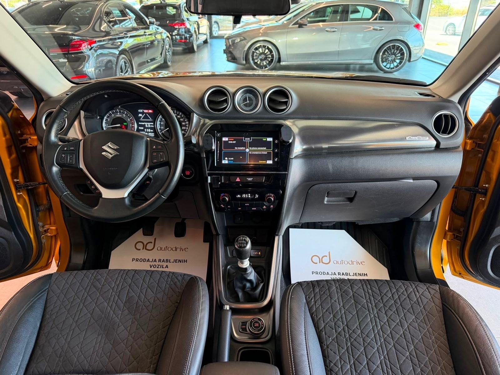 Suzuki Vitara 1,4 4WD HYBRID • NAVI • SERVISNA • KAMERA • LEASING, fotografija 15