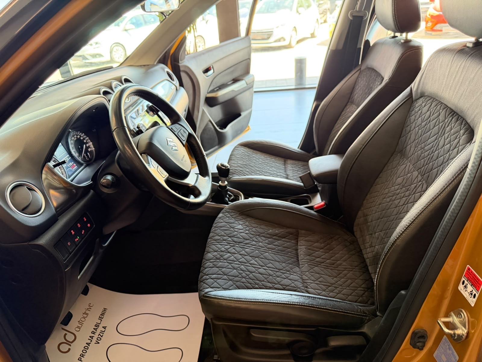 Suzuki Vitara 1,4 4WD HYBRID • NAVI • SERVISNA • KAMERA • LEASING, fotografija 14