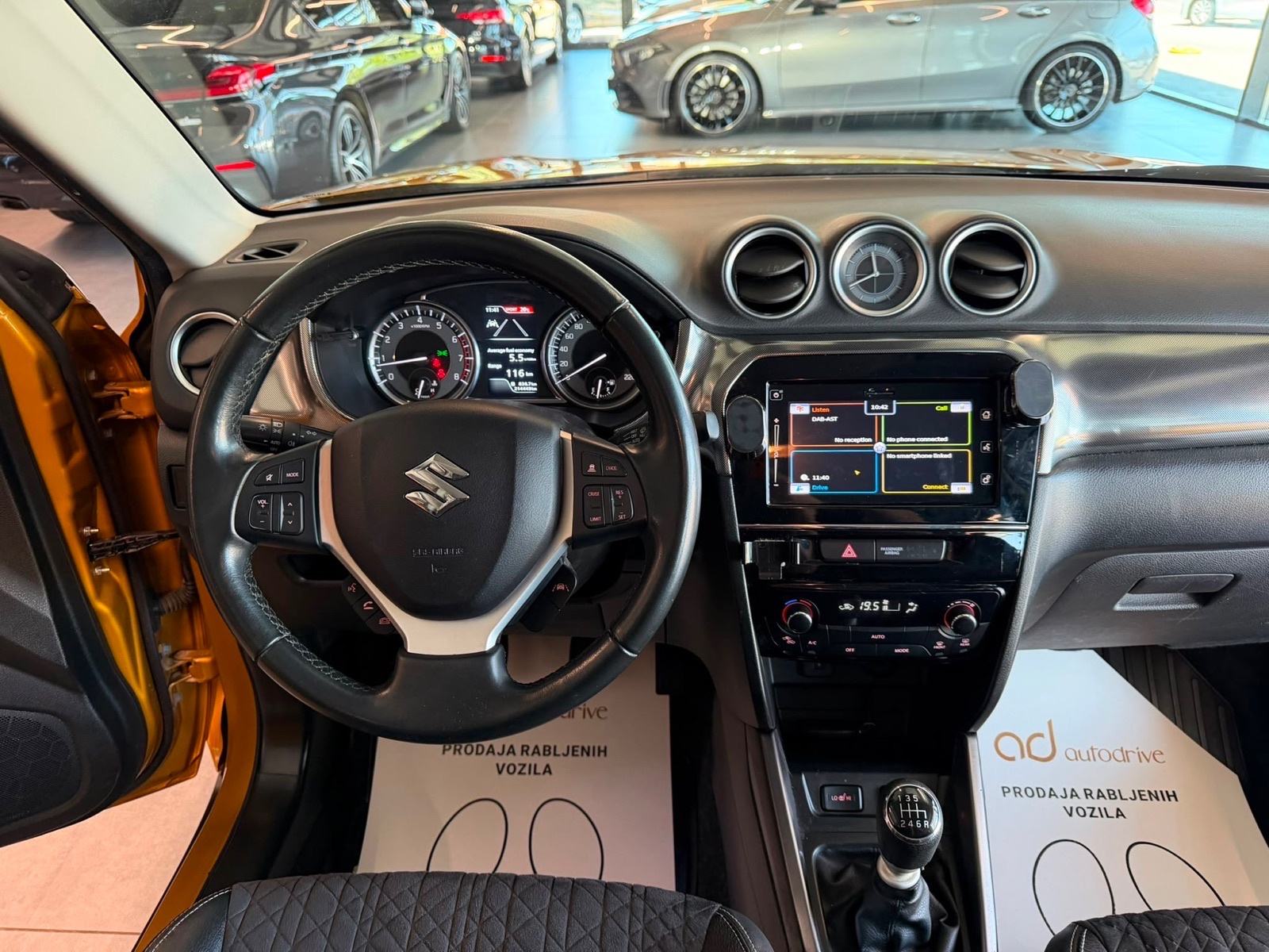 Suzuki Vitara 1,4 4WD HYBRID • NAVI • SERVISNA • KAMERA • LEASING, fotografija 16