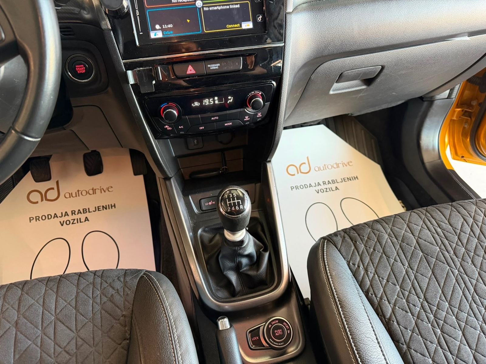 Suzuki Vitara 1,4 4WD HYBRID • NAVI • SERVISNA • KAMERA • LEASING, fotografija 19