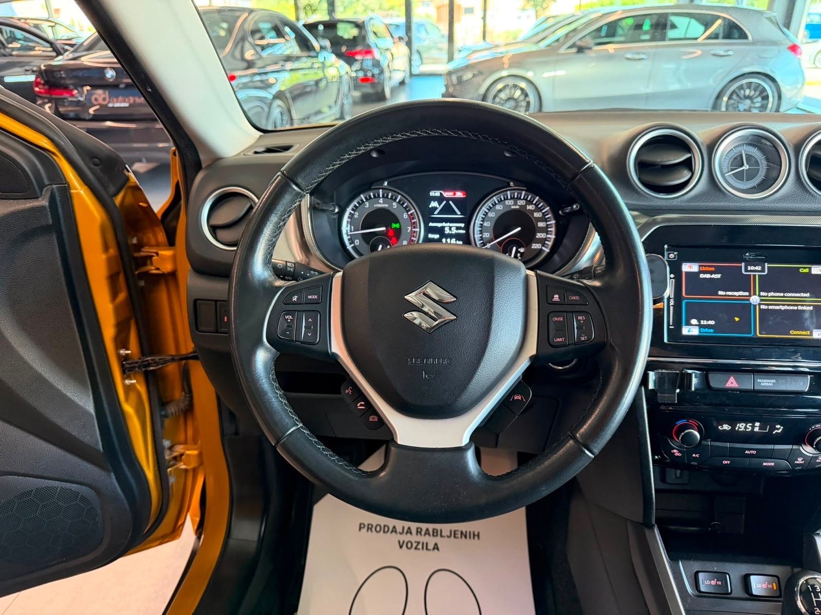 Suzuki Vitara 1,4 4WD HYBRID • NAVI • SERVISNA • KAMERA • LEASING, fotografija 17