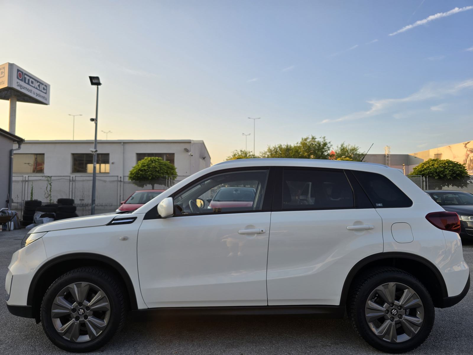 SUZUKI VITARA 1.4 GL HYBRID *99 000 KM *HR AUTO* 2022 * Prvi vlasnik *, fotografija 3