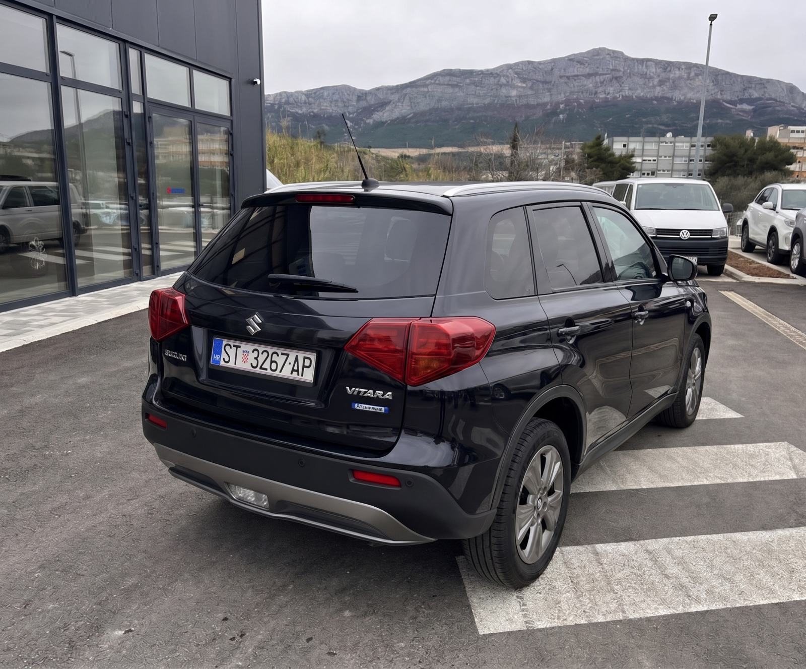 Suzuki Vitara 1,4 GL+ Hybrid 2024. reg. do 08/26, fotografija 3