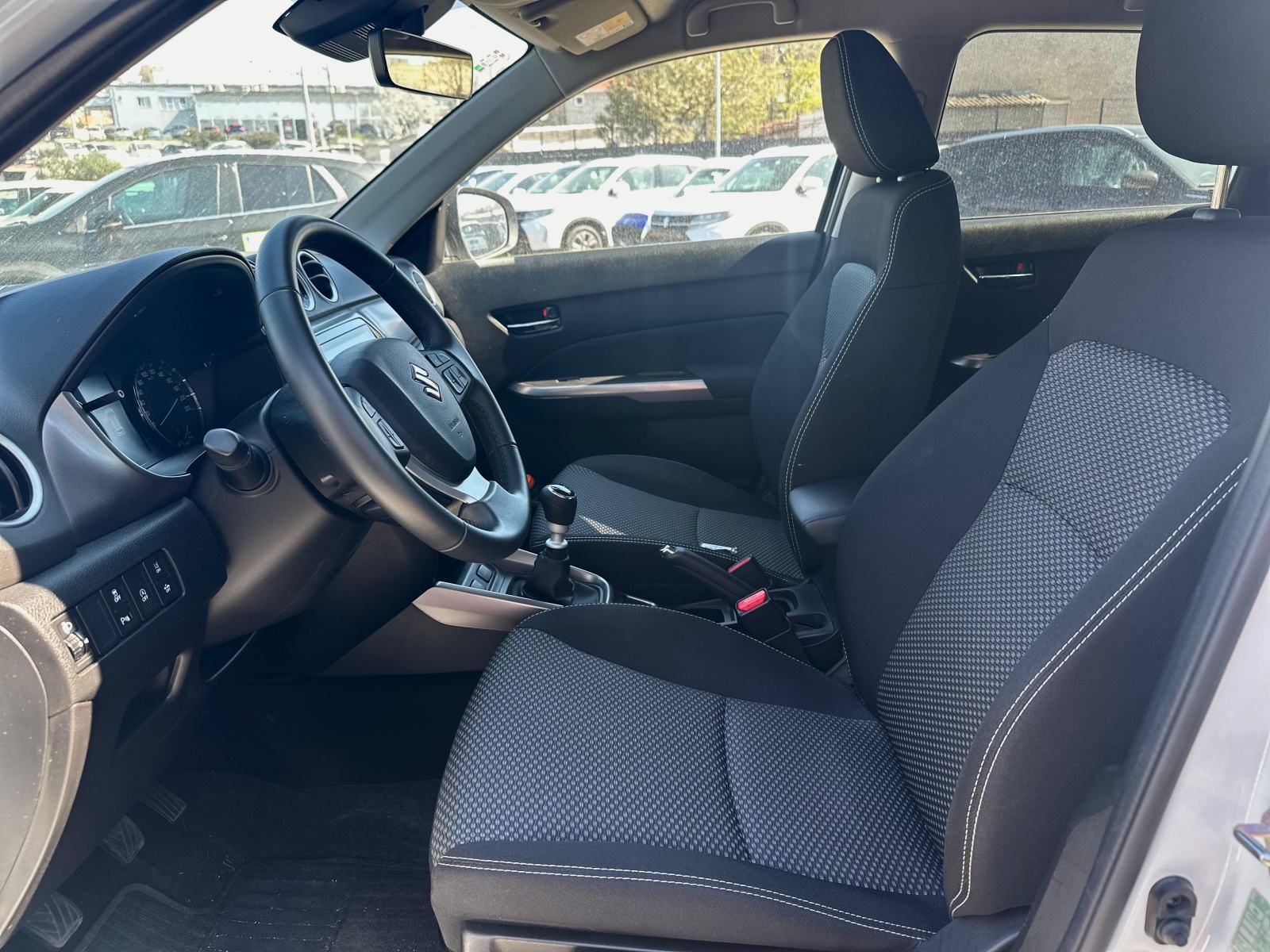 Suzuki Vitara 1,4 GL+ HYBRID reg. do 04/2027, fotografija 14