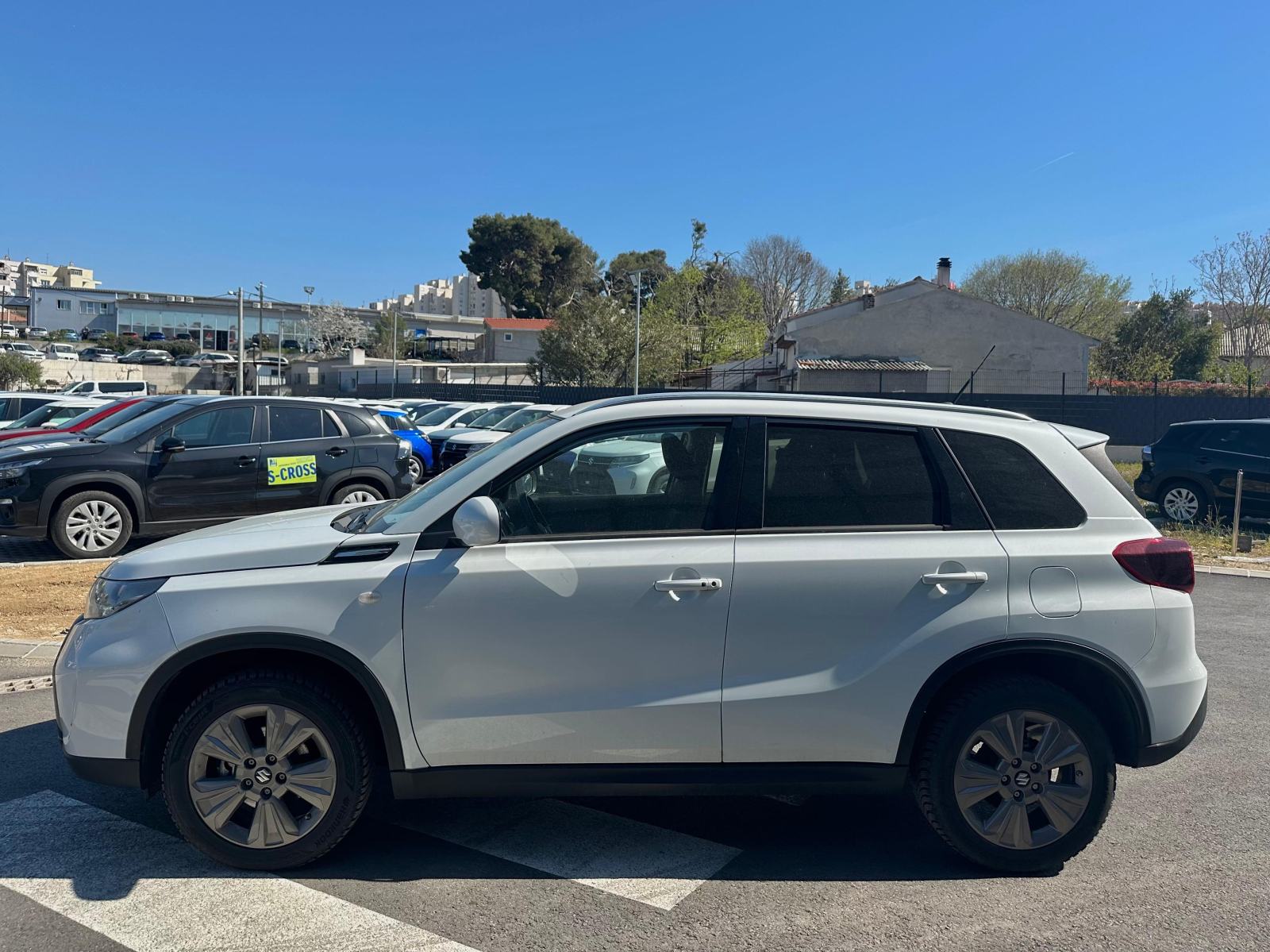 Suzuki Vitara 1,4 GL+ HYBRID reg. do 04/2027, fotografija 3