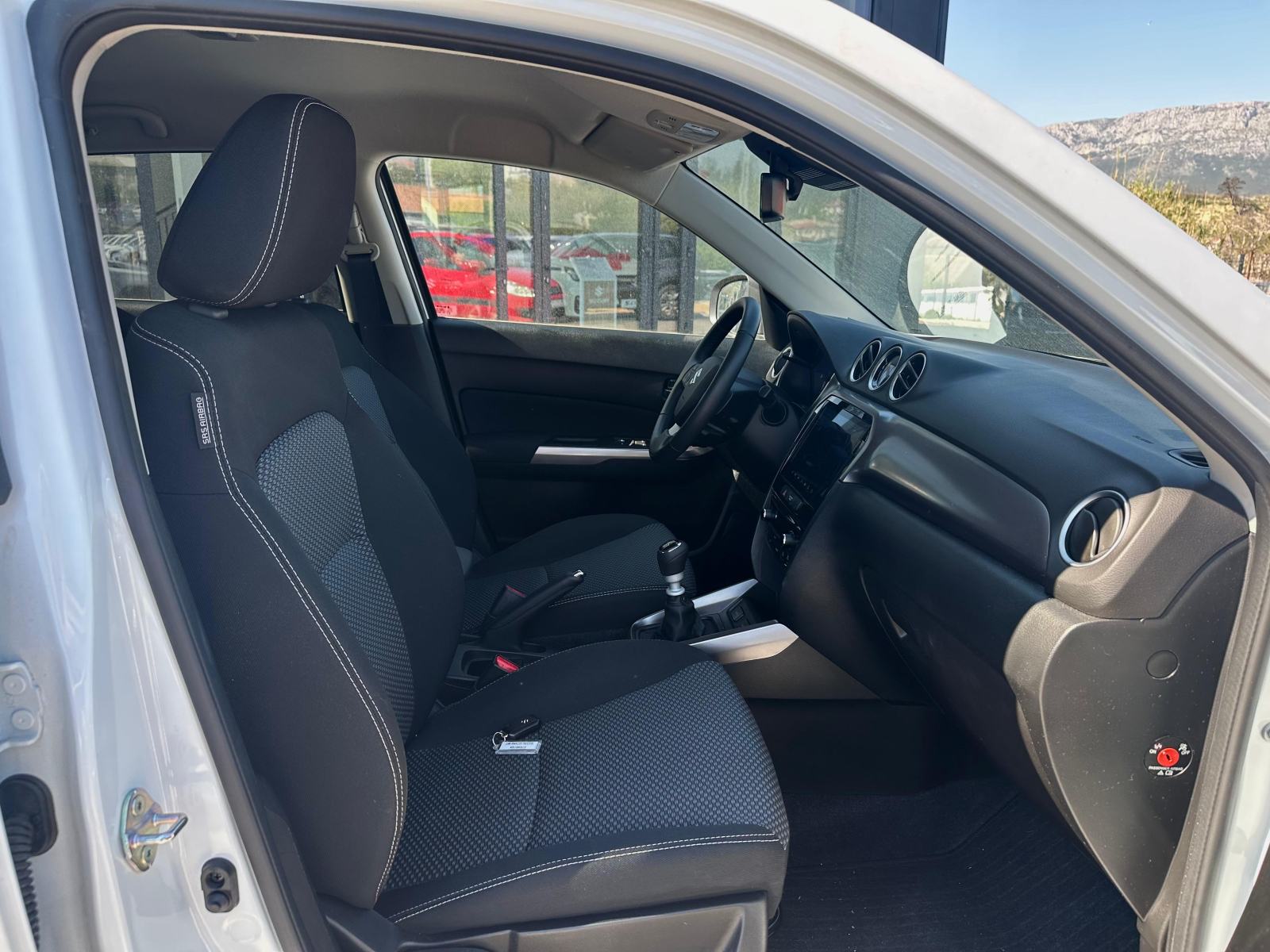Suzuki Vitara 1,4 GL+ HYBRID reg. do 04/2027, fotografija 15