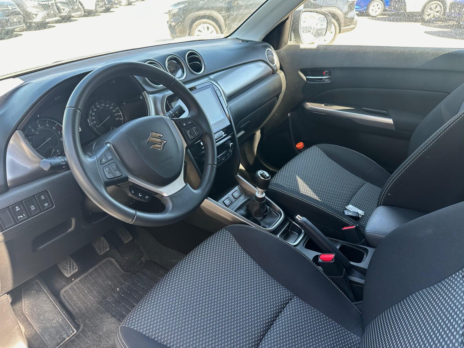 Suzuki Vitara 1,4 GL+ HYBRID reg. do 04/2027, fotografija 13