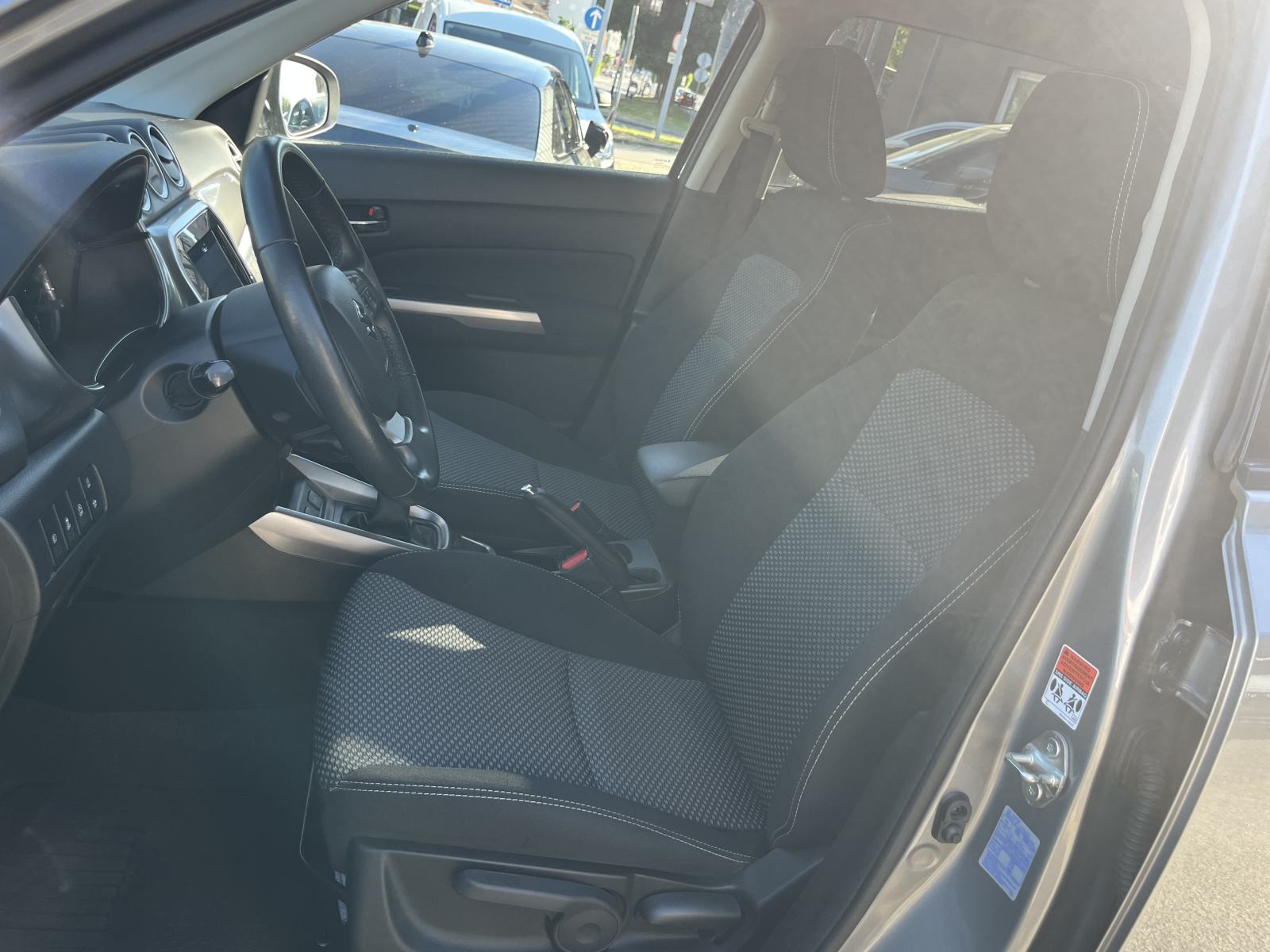 Suzuki Vitara 1,4 Hybrid GL+ LED,KAMERA 1.VL Nije uvoz Jamstvo 1G, fotografija 11