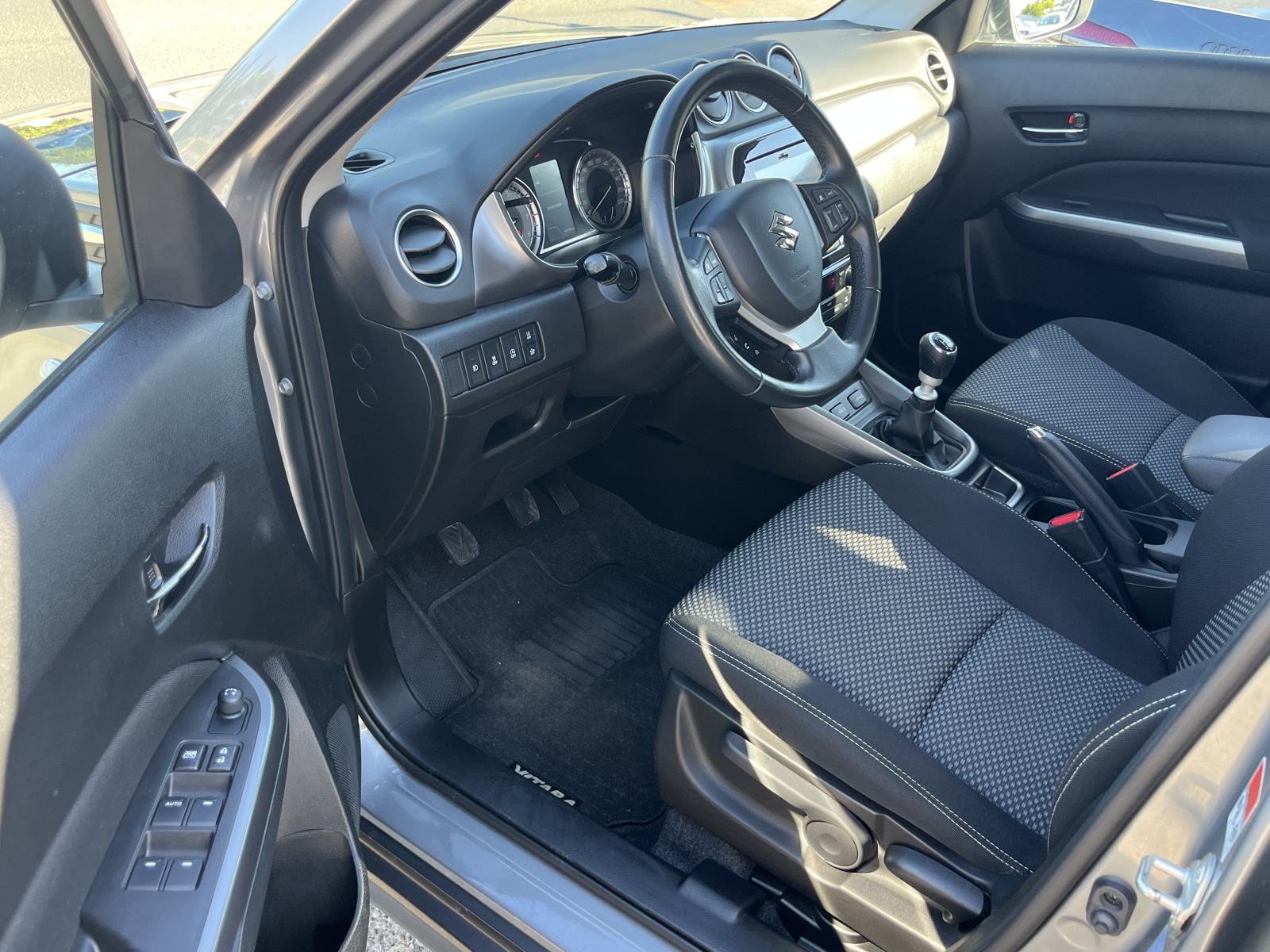 Suzuki Vitara 1,4 Hybrid GL+ LED,KAMERA 1.VL Nije uvoz Jamstvo 1G, fotografija 10