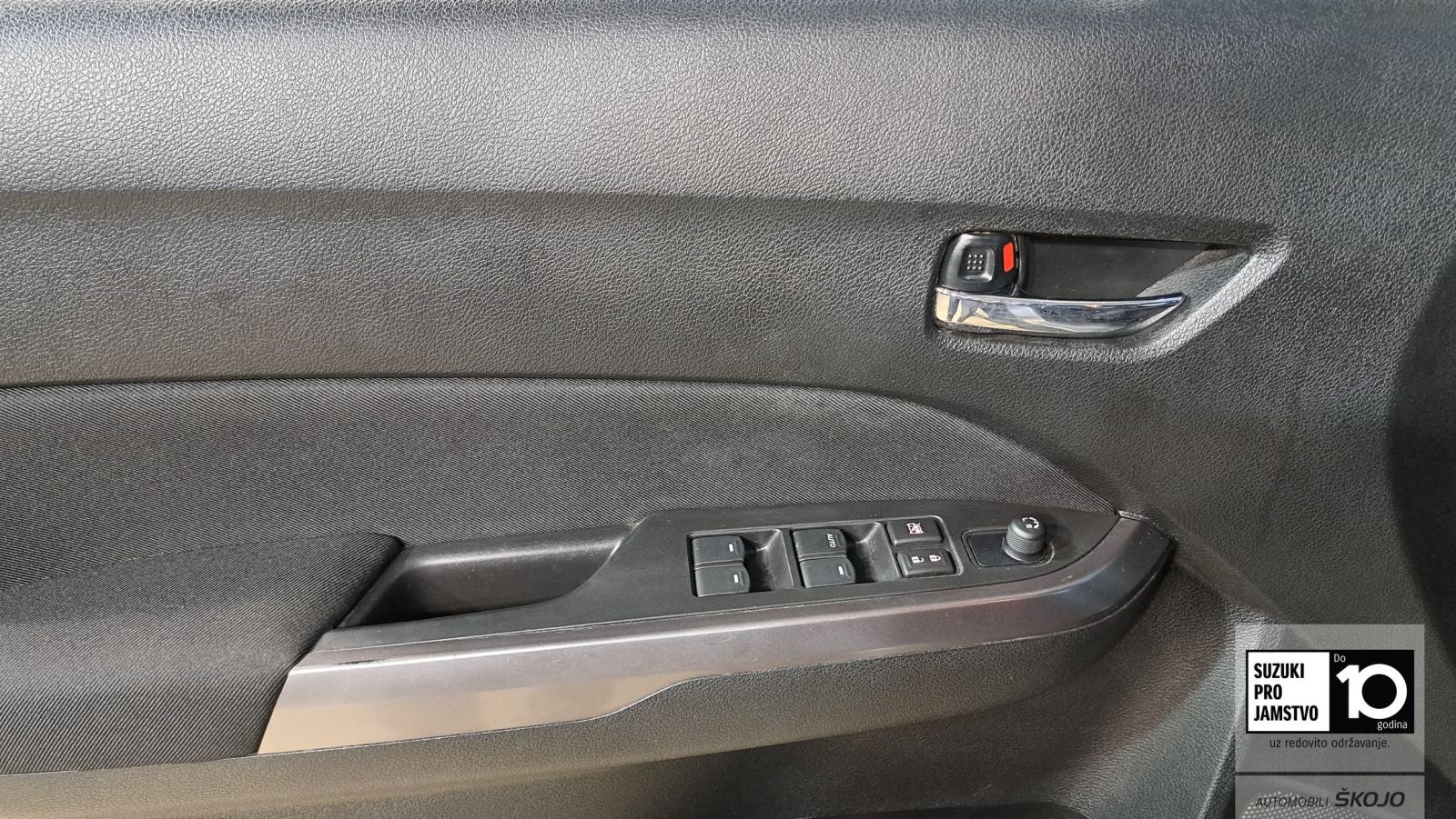 Suzuki Vitara 1,4 Premium 2WD Hybrid, fotografija 10