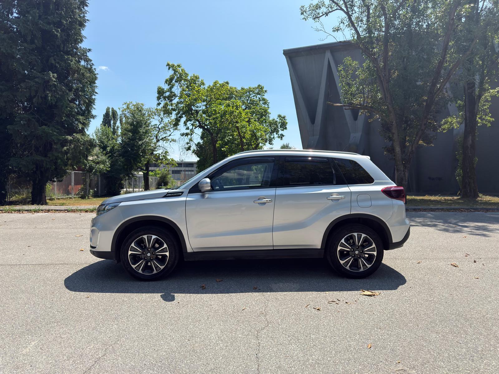 Suzuki Vitara 1,4 GLX HYBRID, izvrsno stanje, prvi vlasnik, 2023. g., fotografija 3