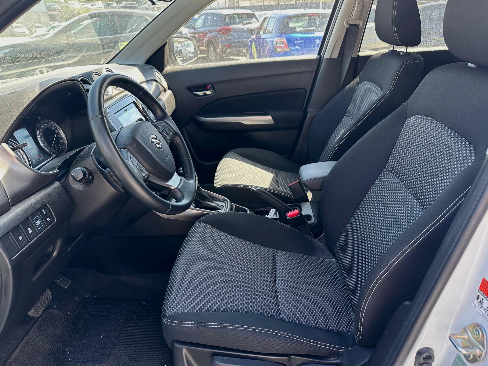 Suzuki Vitara 1,5 GL+ HYBRID Automatik reg. do 3/27, fotografija 14