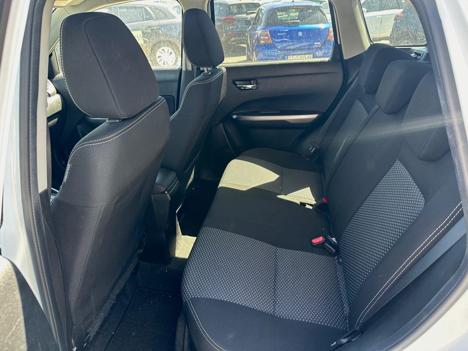 Suzuki Vitara 1,5 GL+ HYBRID Automatik reg. do 3/27, fotografija 16