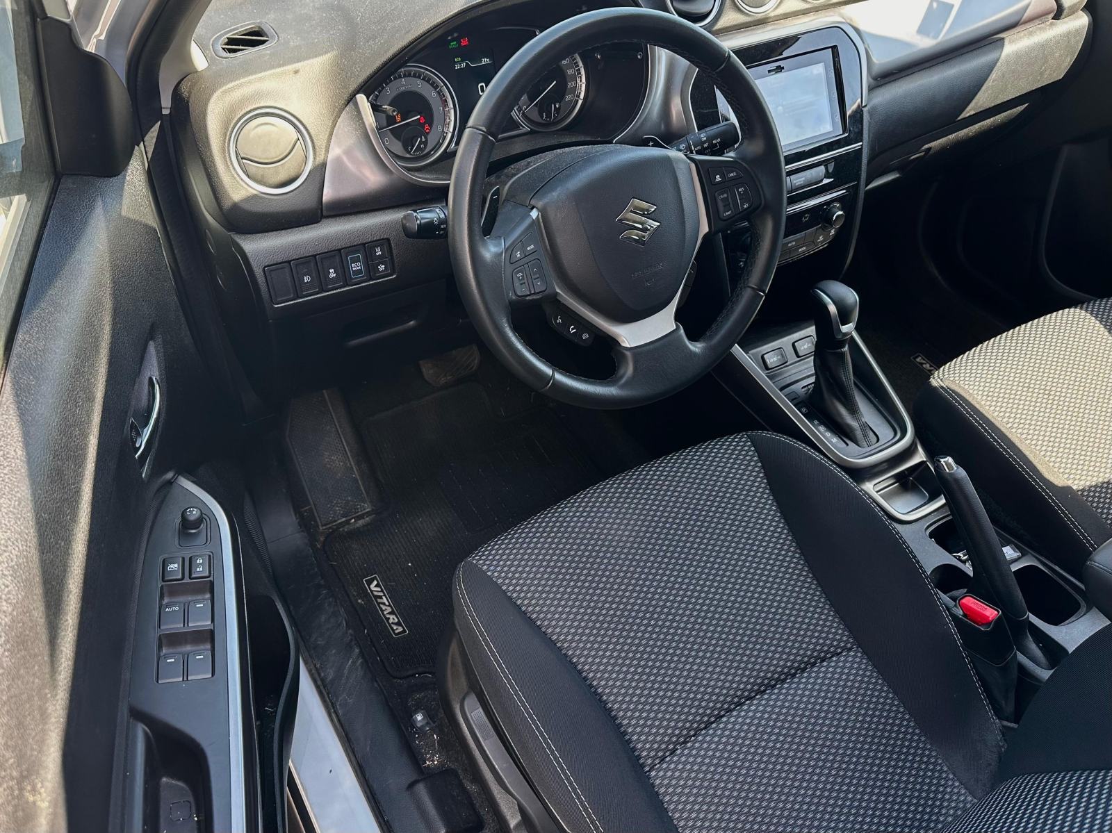 Suzuki Vitara 1,5 GL+ HYBRID Automatik reg. do 3/27, fotografija 13