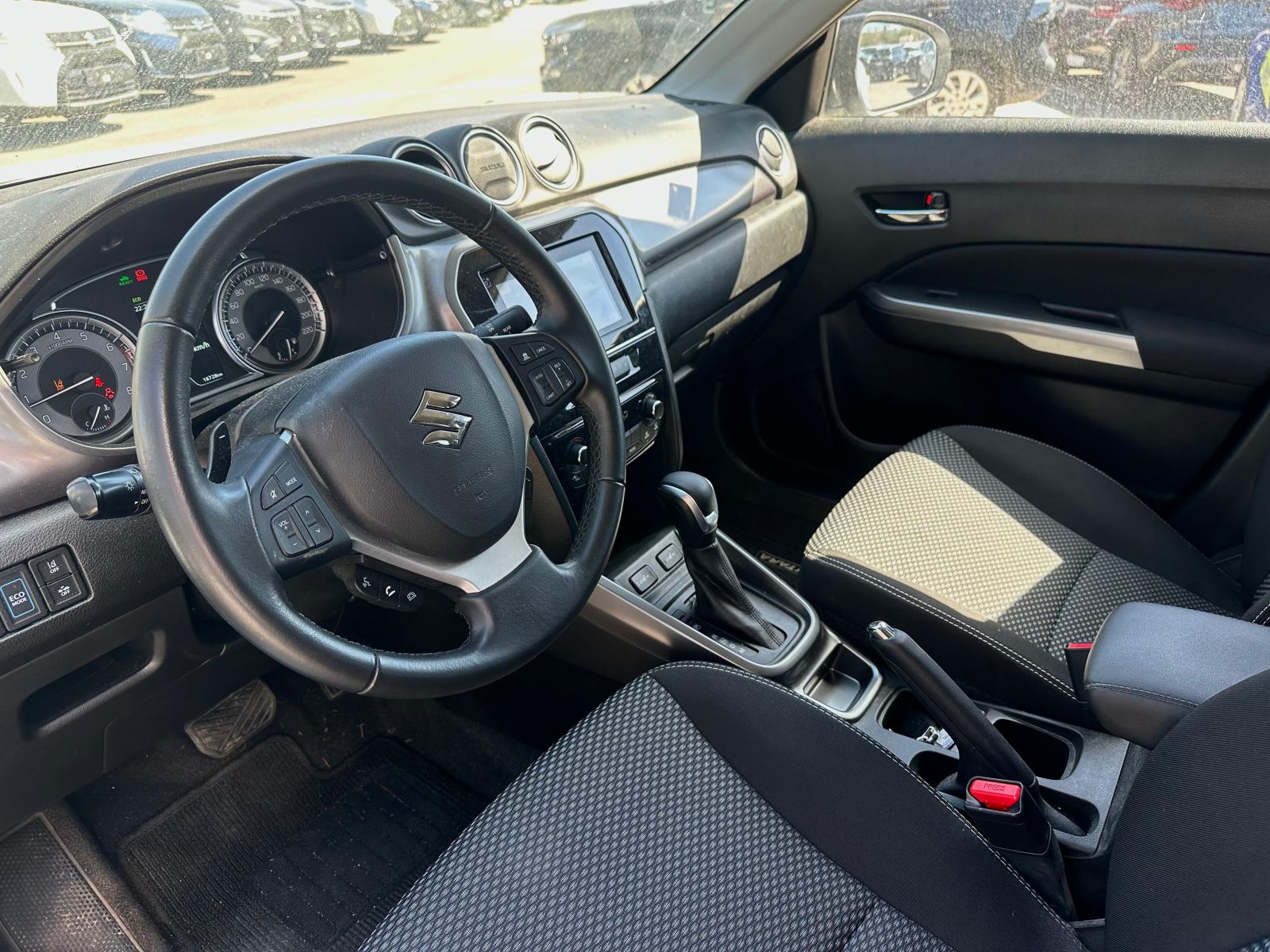 Suzuki Vitara 1,5 GL+ HYBRID Automatik reg. do 3/27, fotografija 11