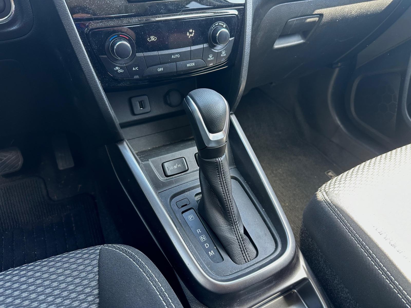 Suzuki Vitara 1,5 GL+ HYBRID Automatik reg. do 3/27, fotografija 12
