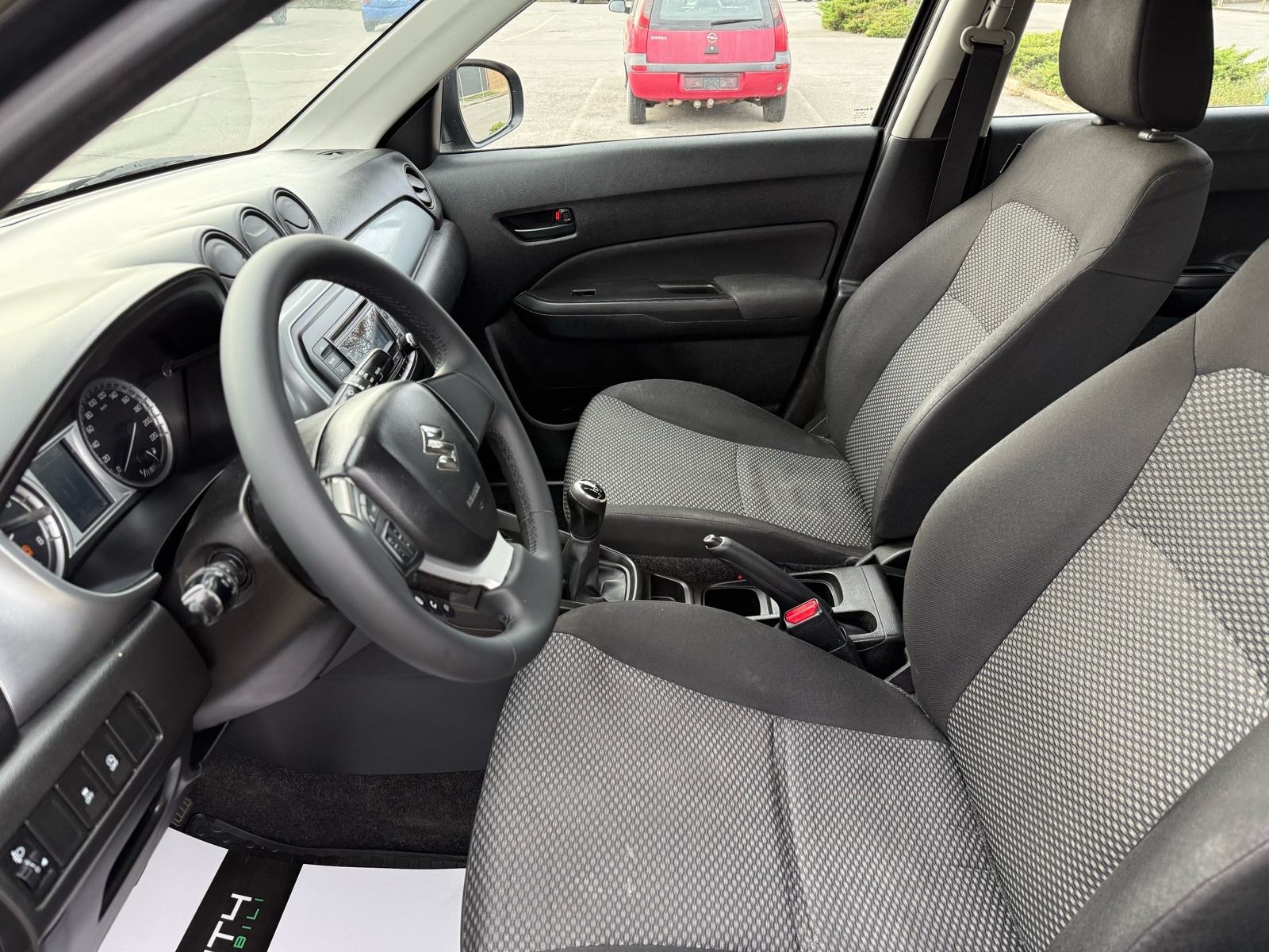 Suzuki Vitara 1,6 KLIMA, DOSTAVA VOZILA, PDV, REG: 07/2026, fotografija 10