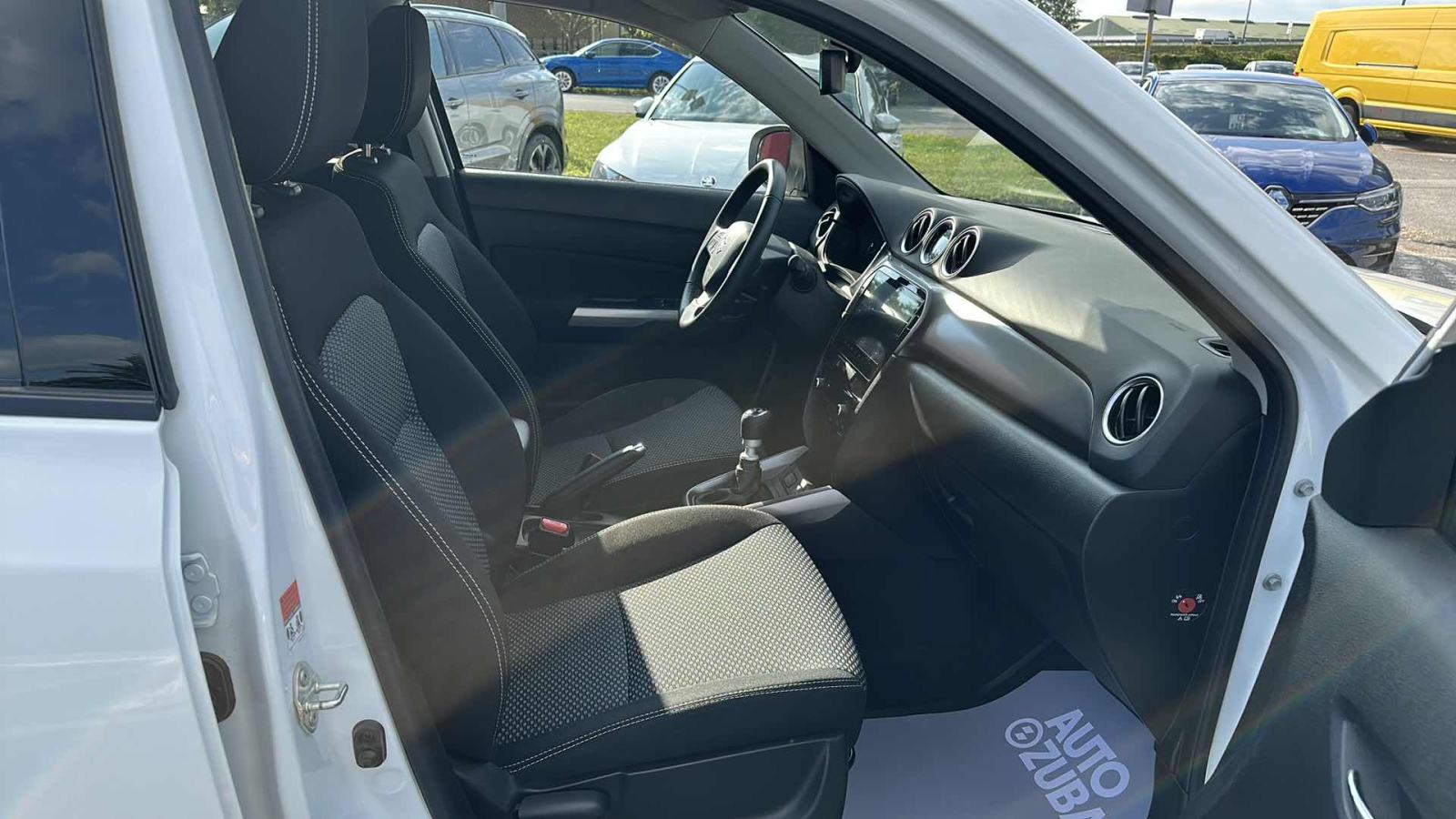 SUZUKI VITARA 2024 • PREMIUM jamstvo • AutoZubak Rabljena, fotografija 9