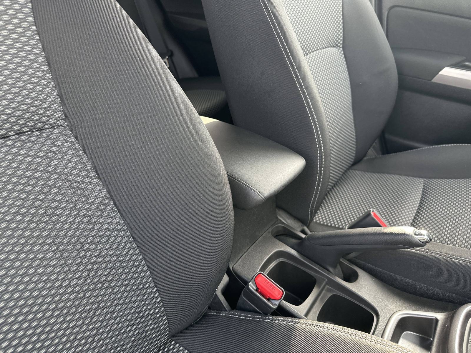 SUZUKI VITARA 2024 • PREMIUM jamstvo • AutoZubak Rabljena, fotografija 19