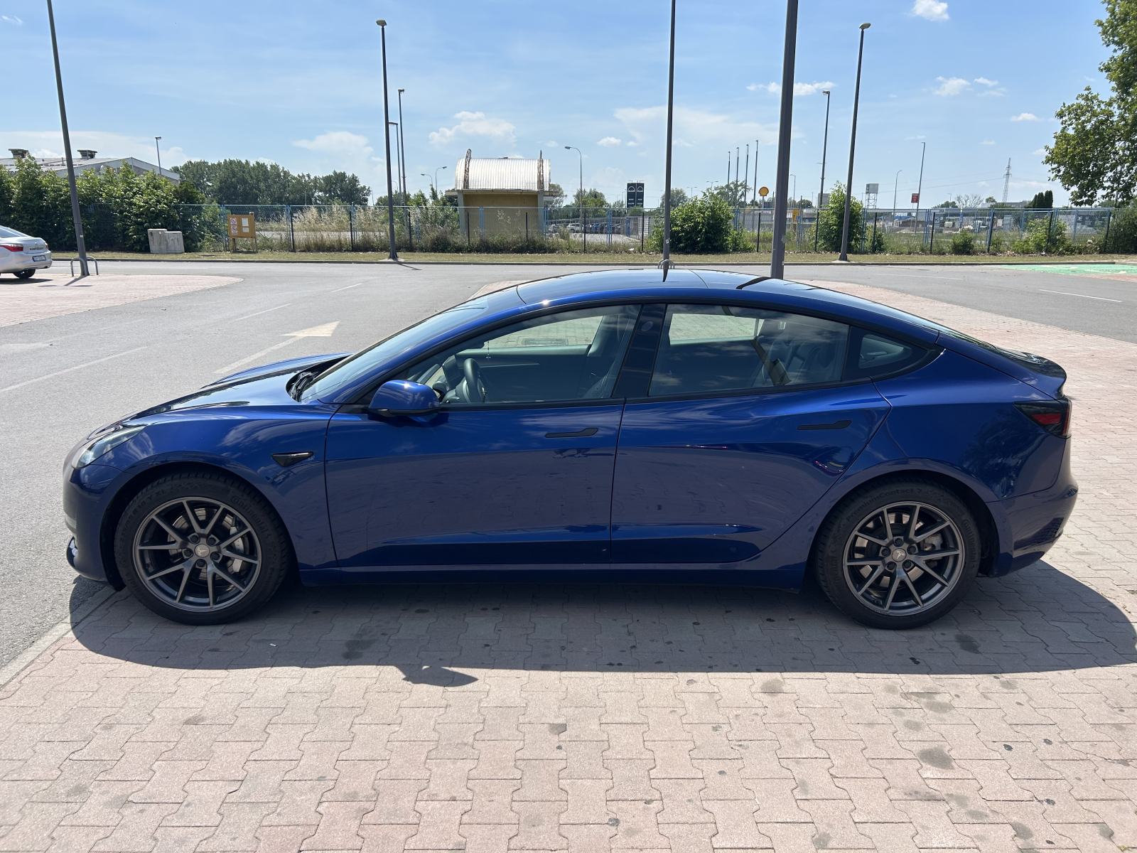Tesla Model 3 Long Range - reg 6/27 + dva nova seta guma, fotografija 4