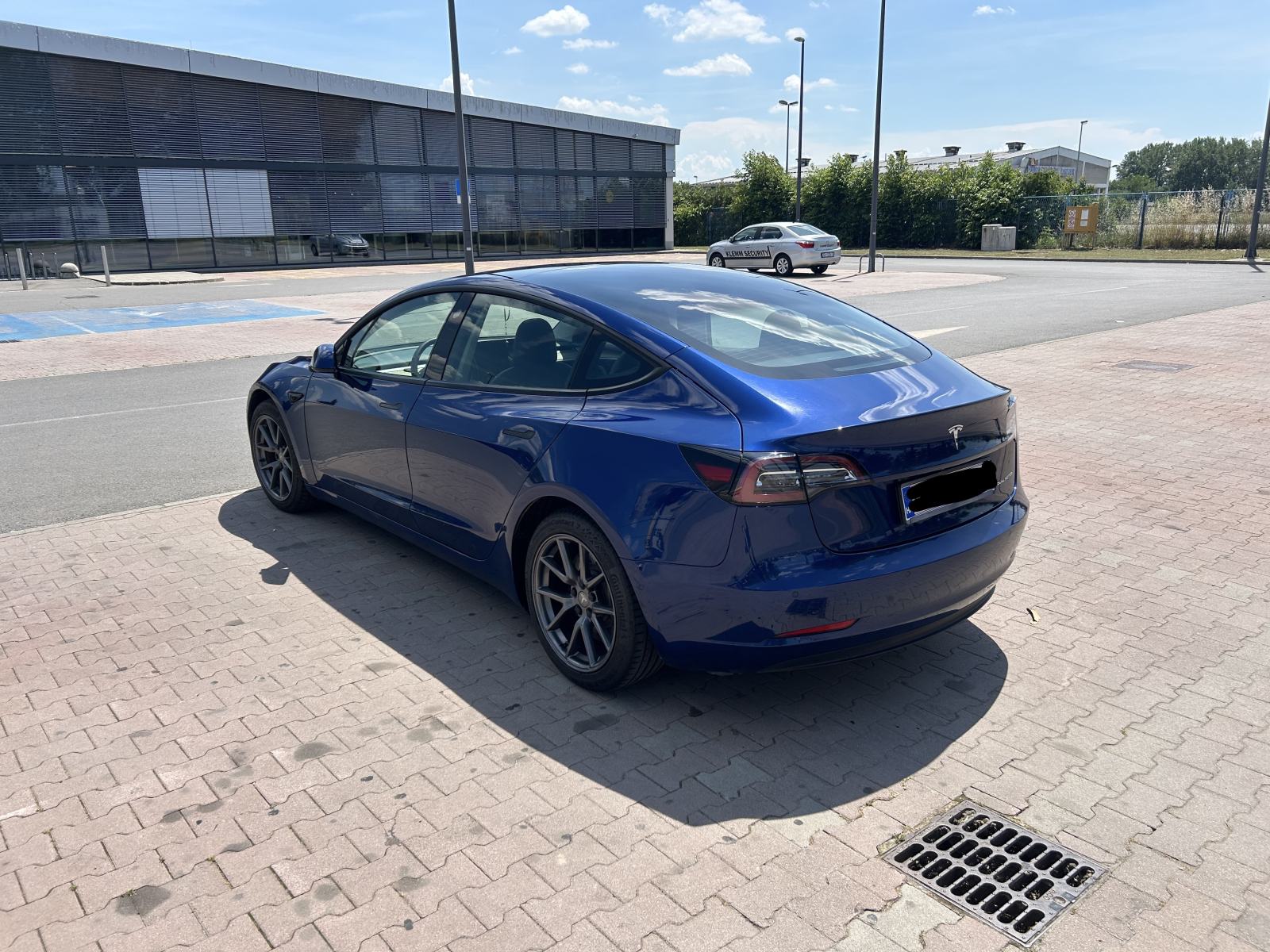 Tesla Model 3 Long Range - reg 6/27 + dva nova seta guma, fotografija 5