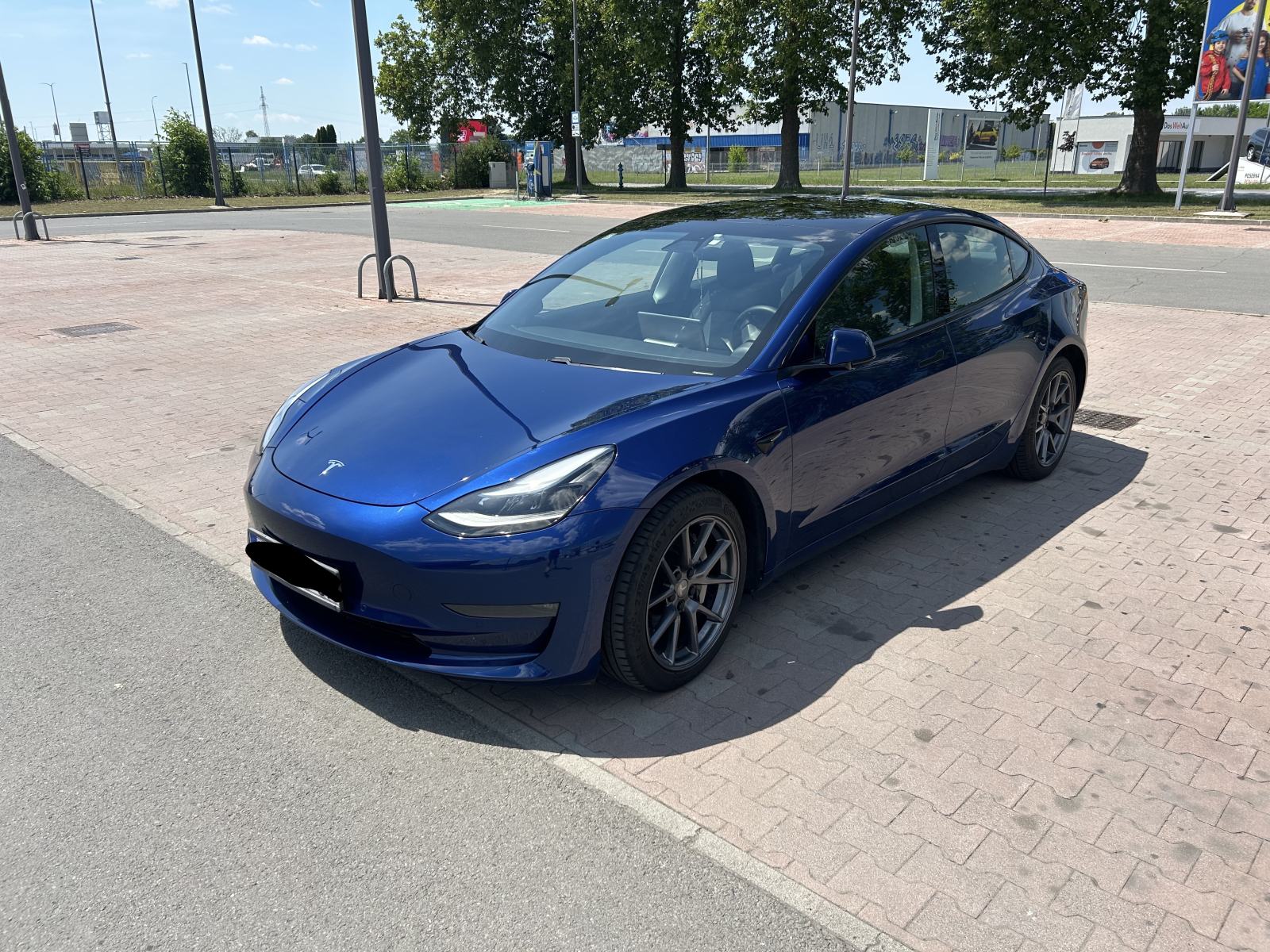 Tesla Model 3 Long Range - reg 6/27 + dva nova seta guma, fotografija 3