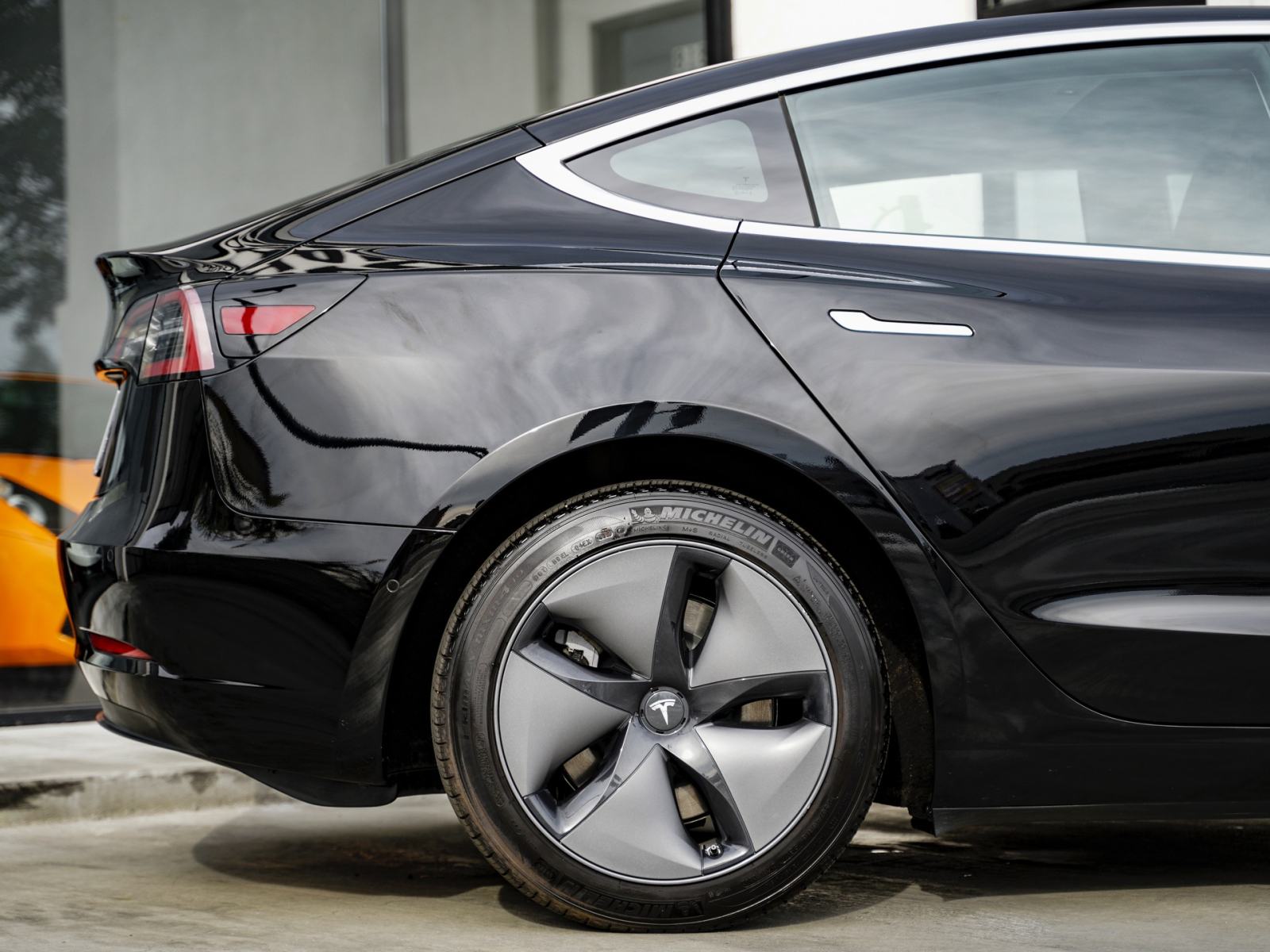 Tesla Model 3 AWD Long Renge kupljen FSD auto sam vozi., fotografija 12