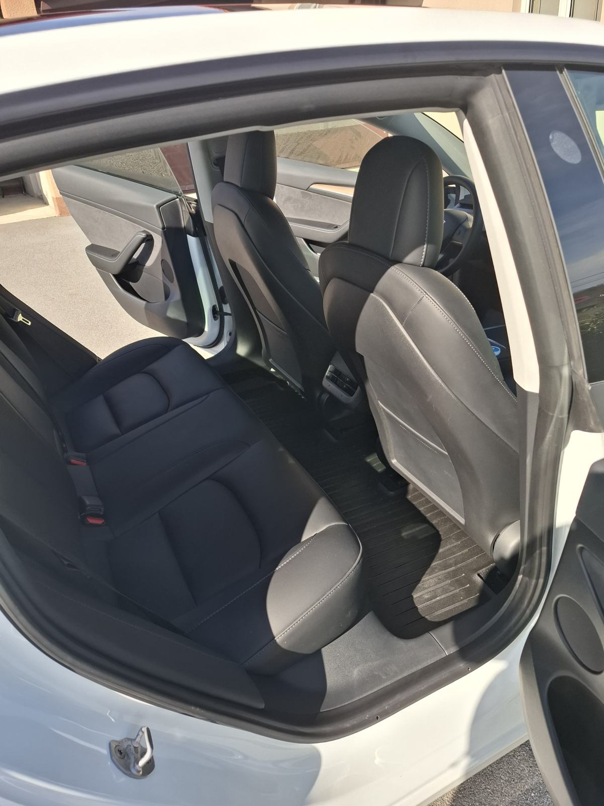 Tesla Model 3 RWD 2022 74.000 km (SOH 95%) Reg. godinu dana, fotografija 11