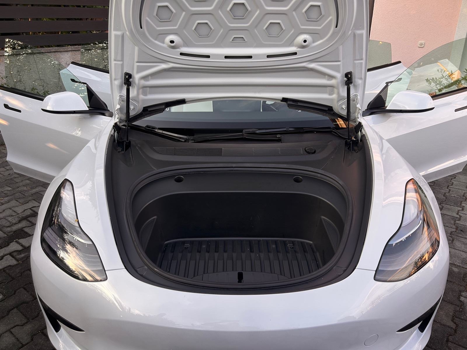 Tesla Model 3 RWD automatik, fotografija 2