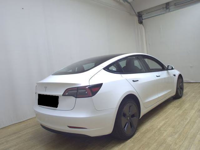 Tesla Model 3 RWD, fotografija 4