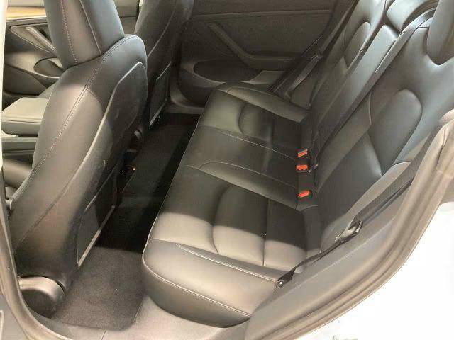 Tesla Model 3 RWD, fotografija 11