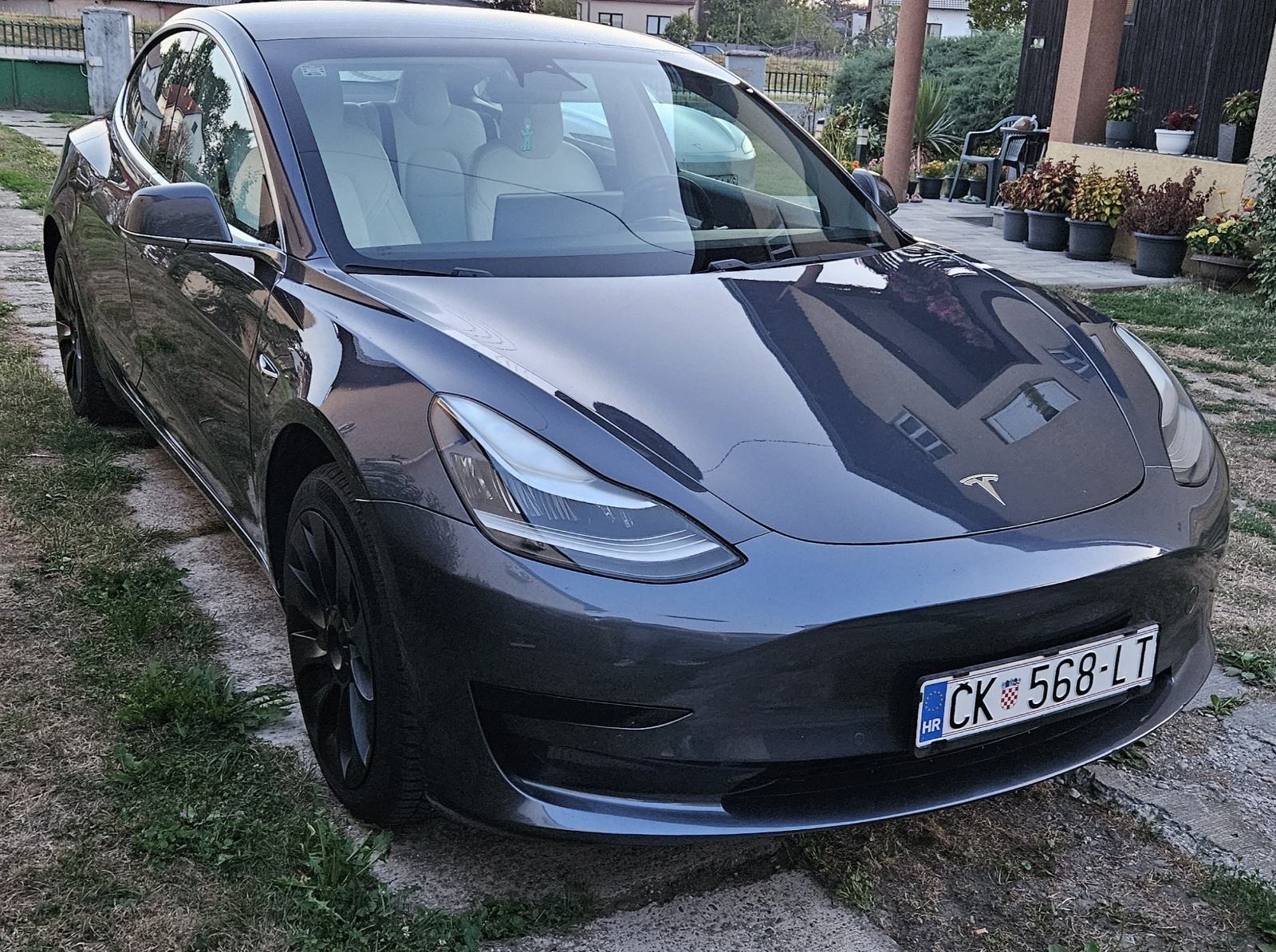 Tesla Model 3 SR+, fotografija 2