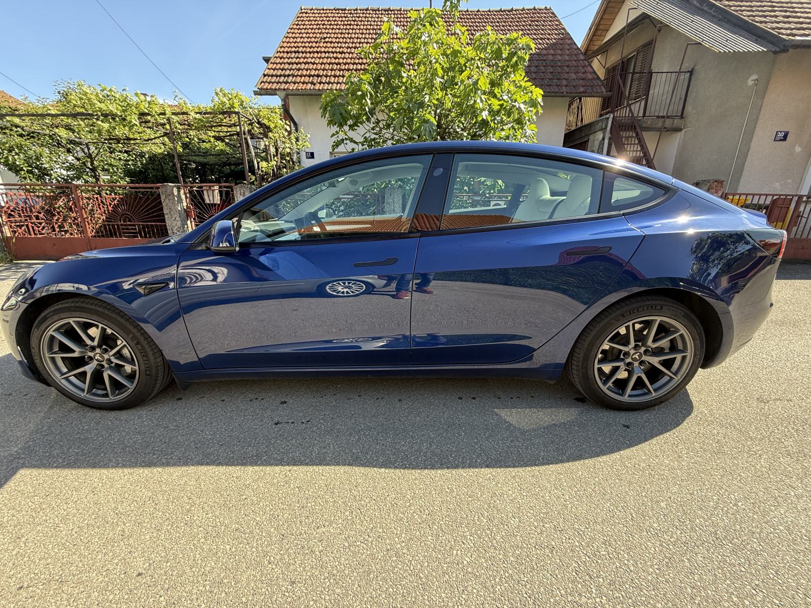 Tesla Model 3 SR RWD, LFP 60kWh, Ryzen, REDIZAJN, plavi, bijela koža!, fotografija 3