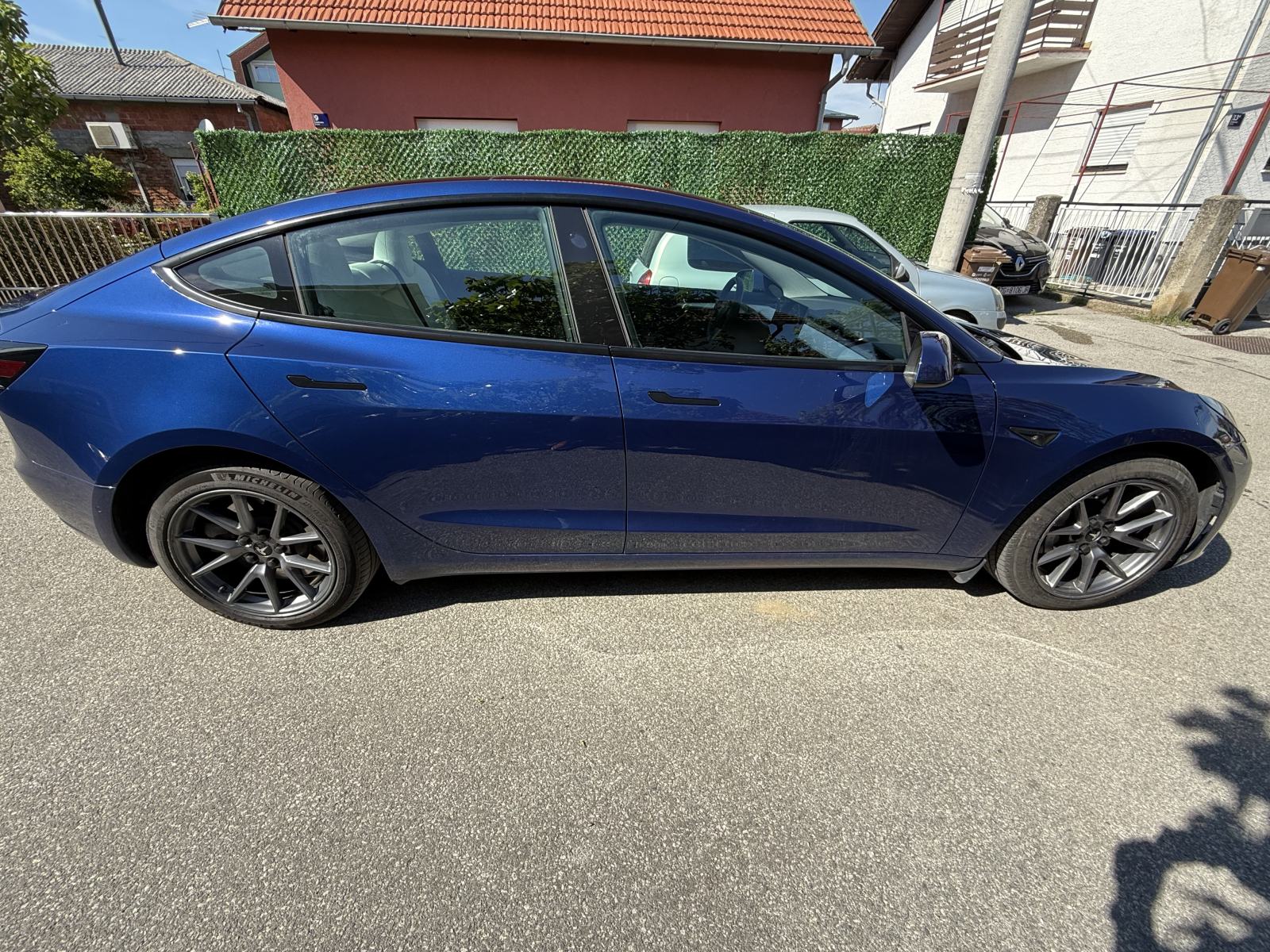 Tesla Model 3 SR RWD, LFP 60kWh, Ryzen, REDIZAJN, plavi, bijela koža!, fotografija 7