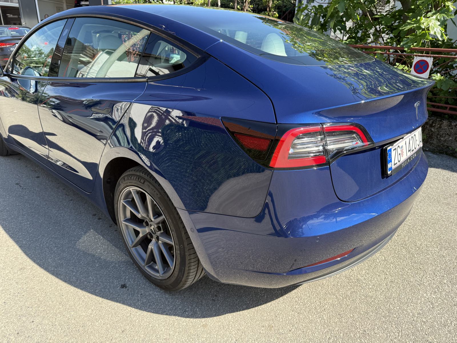 Tesla Model 3 SR RWD, LFP 60kWh, Ryzen, REDIZAJN, plavi, bijela koža!, fotografija 4