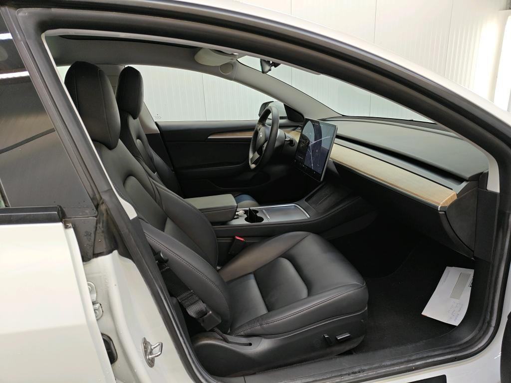 Tesla Model 3 Standard RWD, fotografija 12