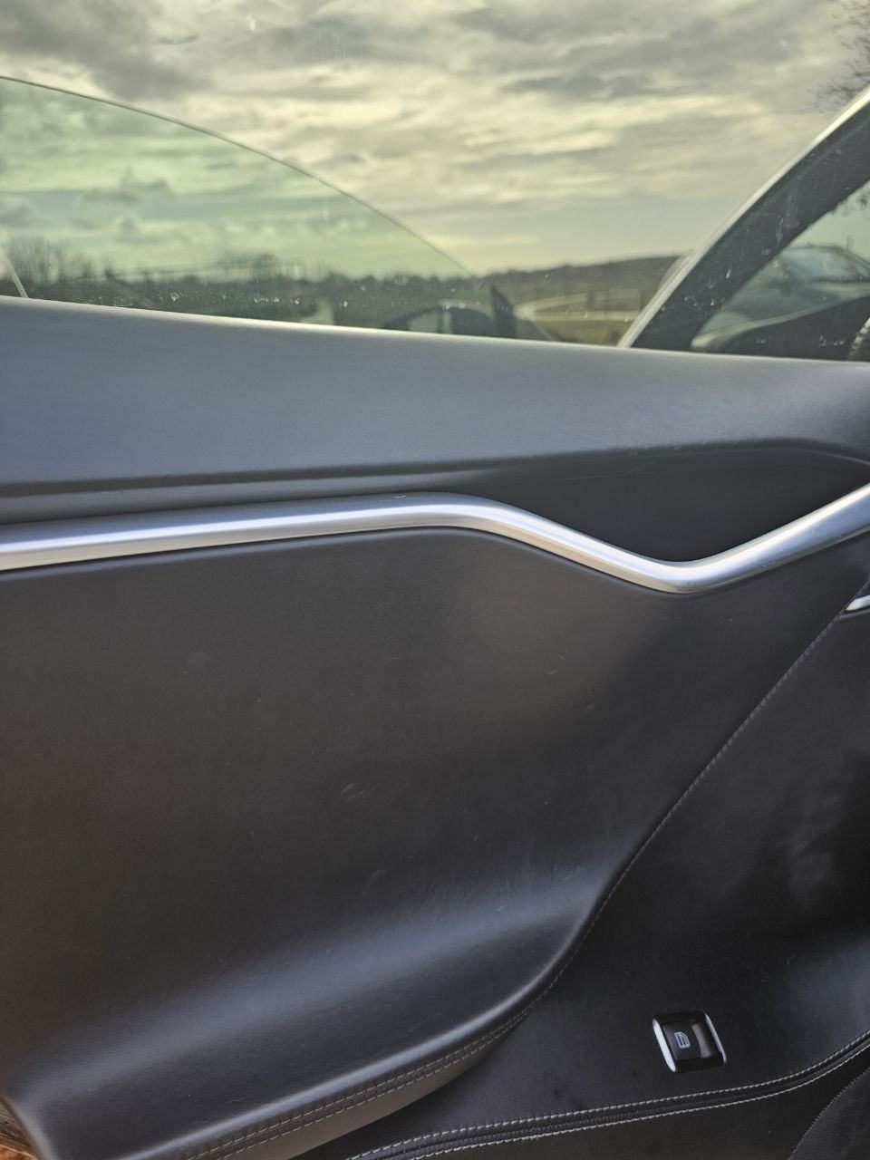 Tesla Model S 75 D, fotografija 11