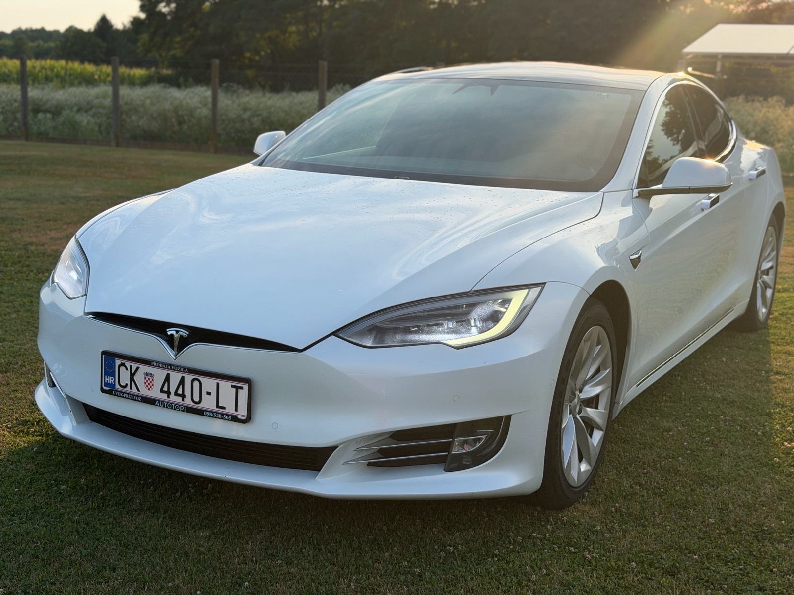 Tesla Model S 75D, fotografija 11