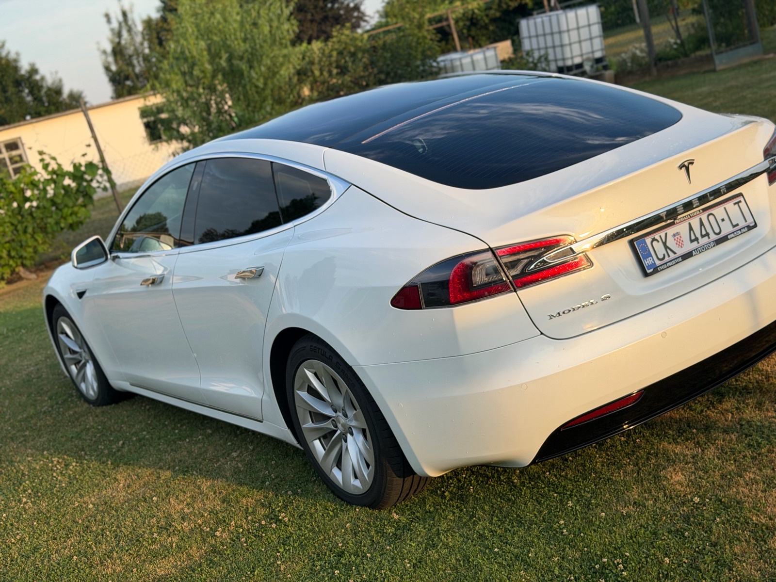 Tesla Model S 75D, fotografija 17